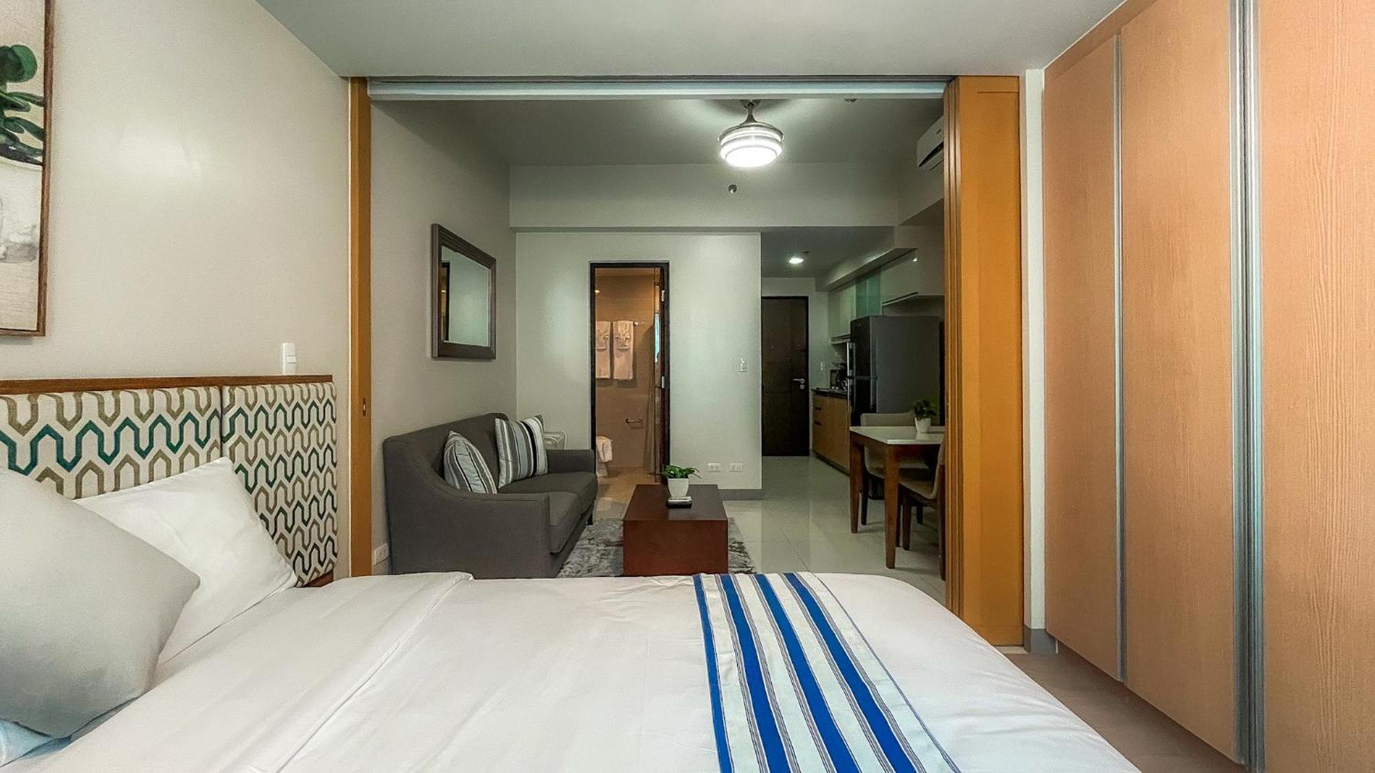 Aparthotel Full-serviced Residential In One Uptown Residences, Bgc *