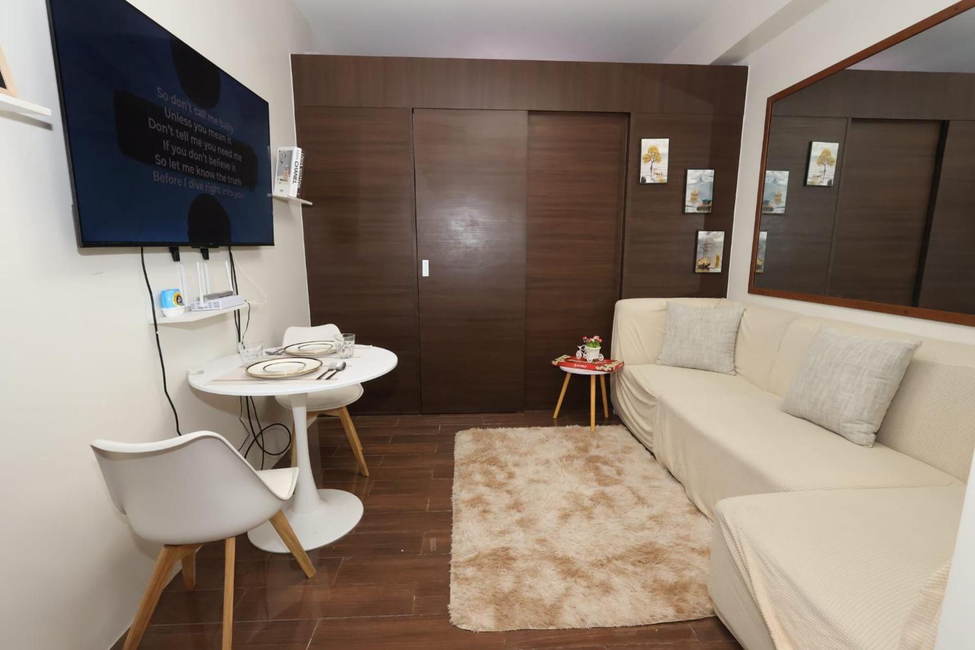 In Makati Staycation Apartment *