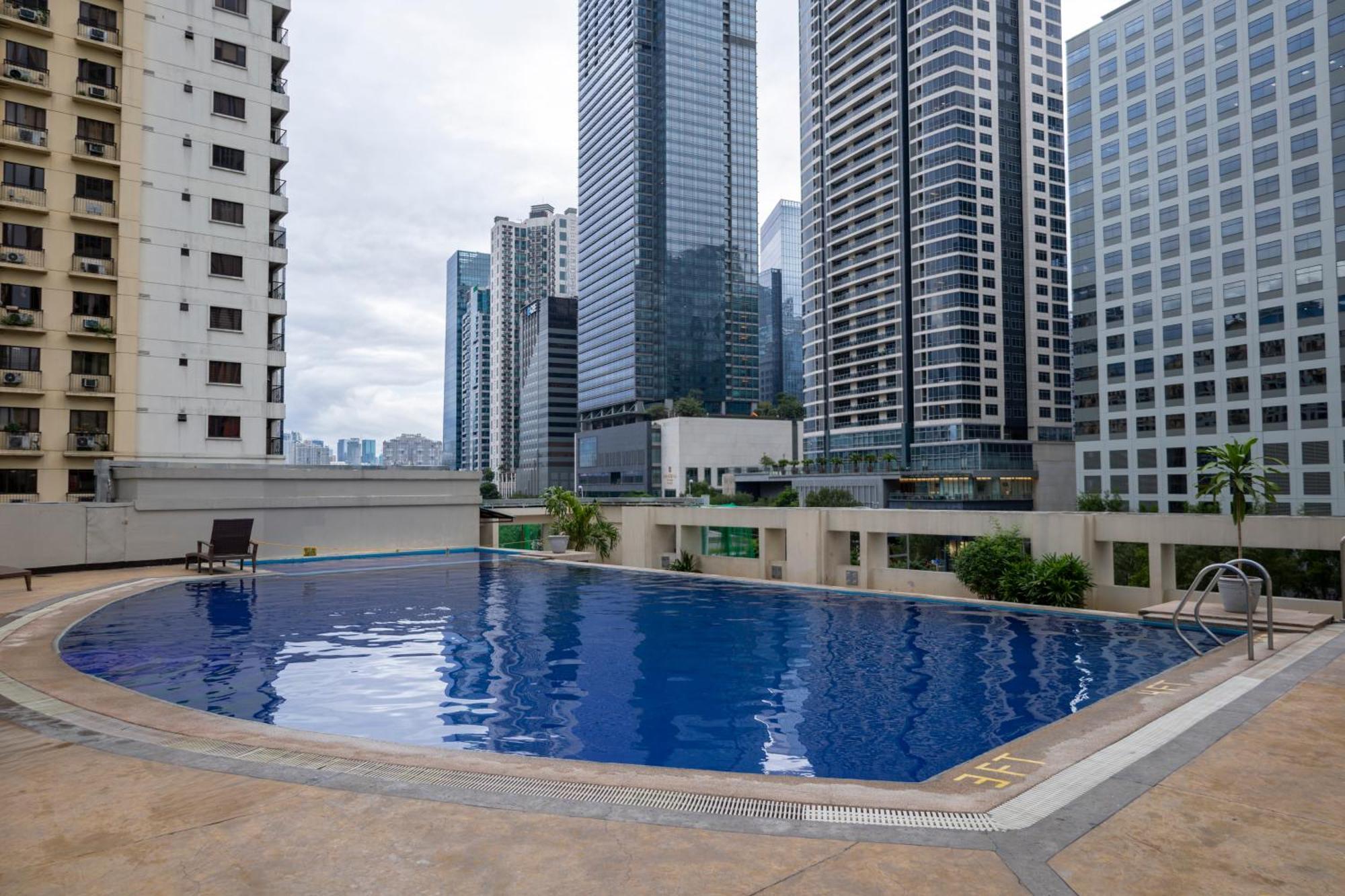 Apartment Forbeswood Parklane Bgc Near St Lukes *