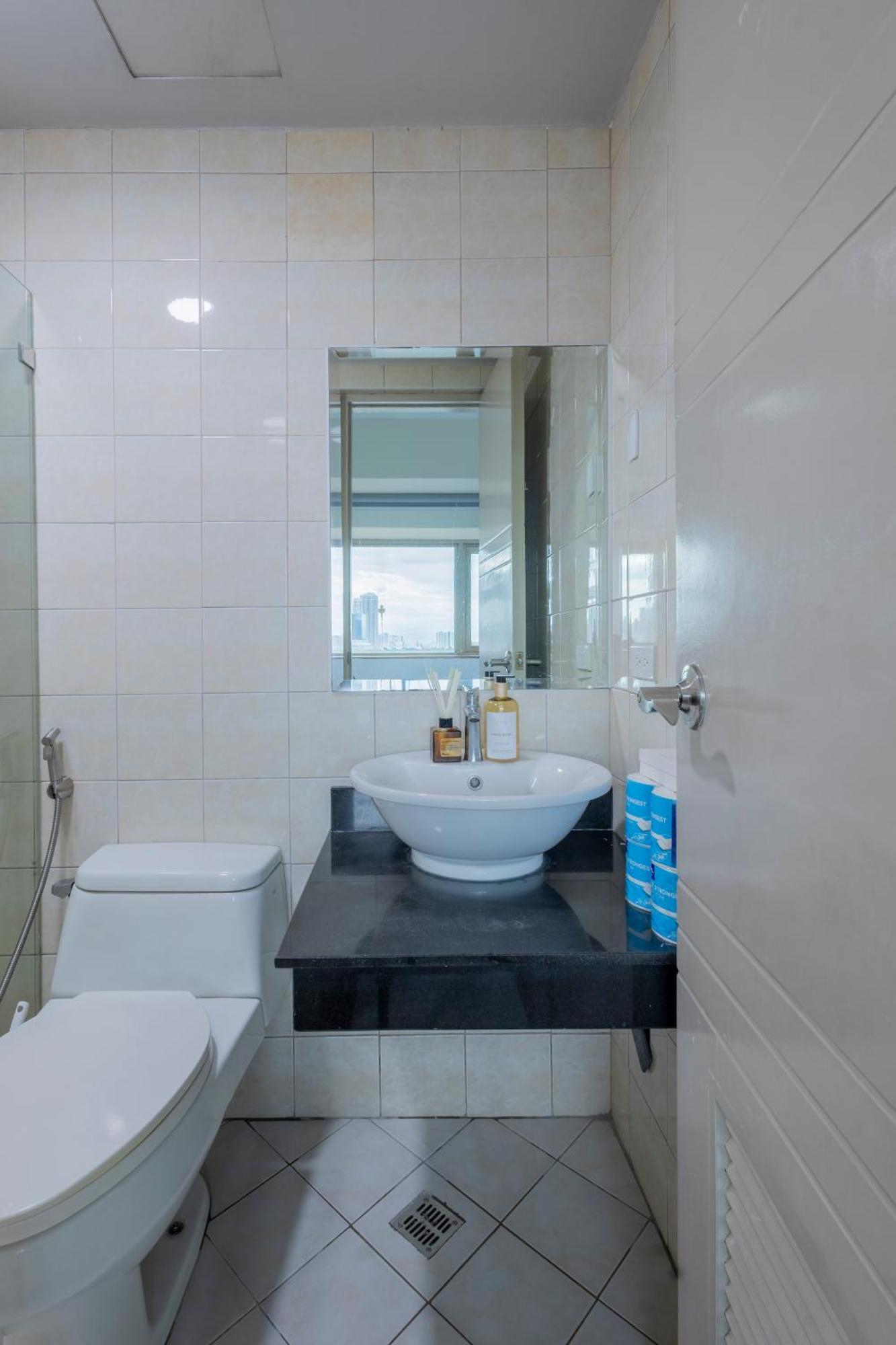 Apartment Forbeswood Parklane Bgc Near St Lukes