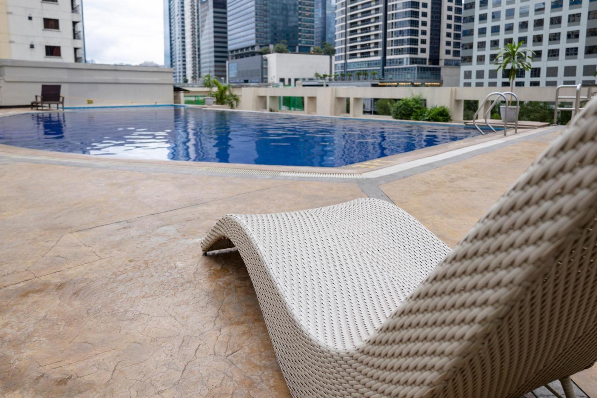 Forbeswood Parklane Bgc Near St Lukes Apartment Manila