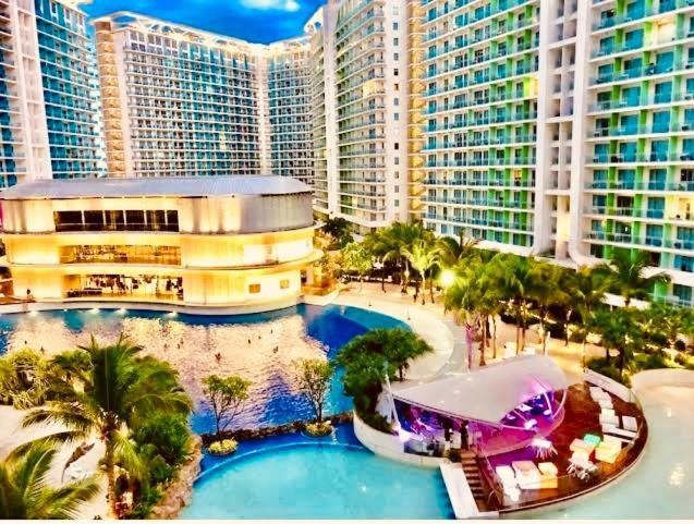 2br In Azure With Bay View & Laguna De Bay View * Paranaque City