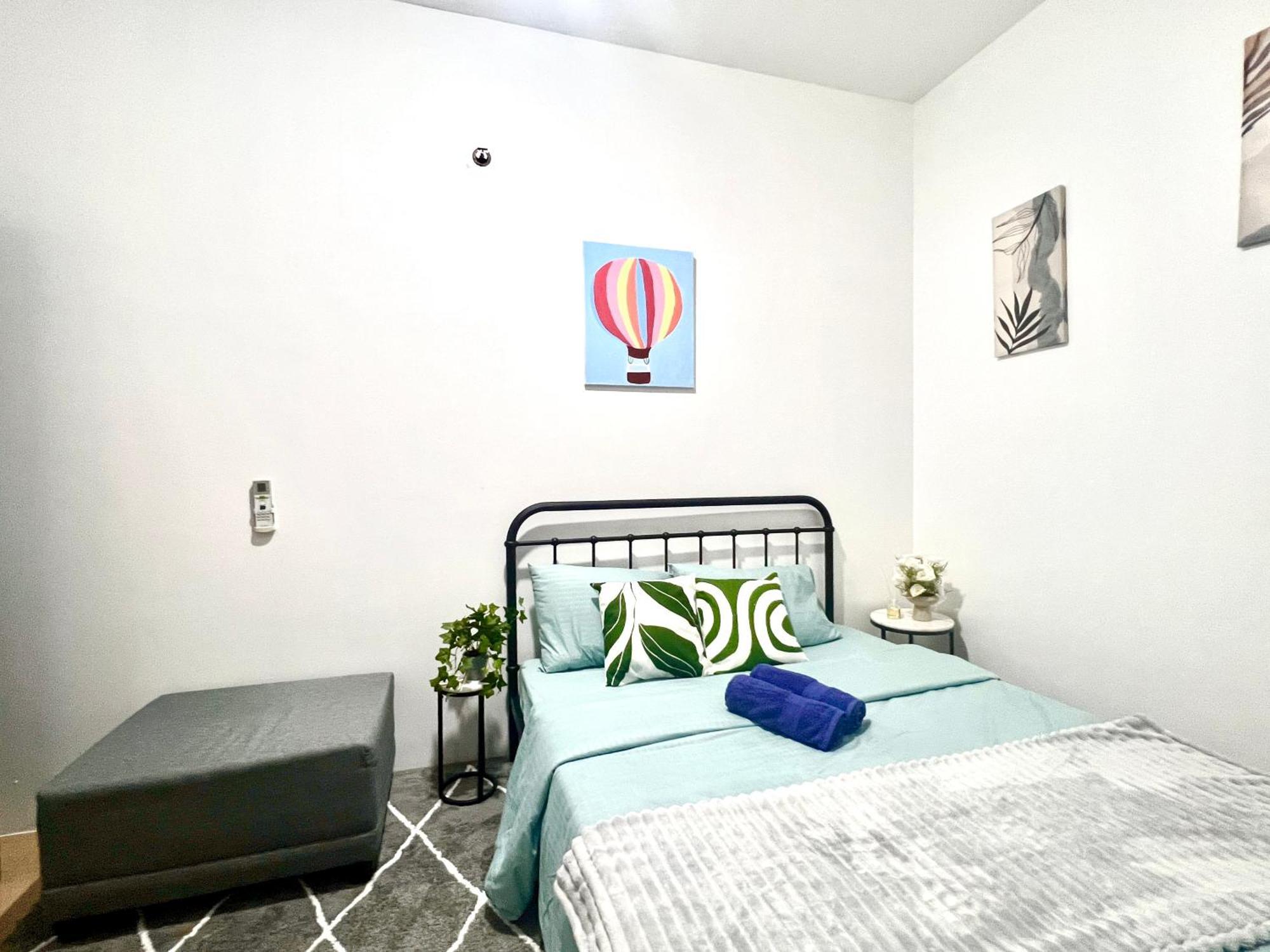 2 Bedroom 81 Newport Unit At Naia Terminal 3 Aparthotel