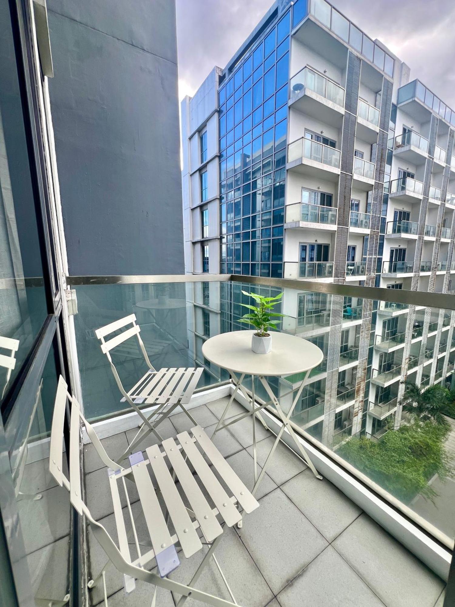 2 Bedroom 81 Newport Unit At Naia Terminal 3 Aparthotel Manila