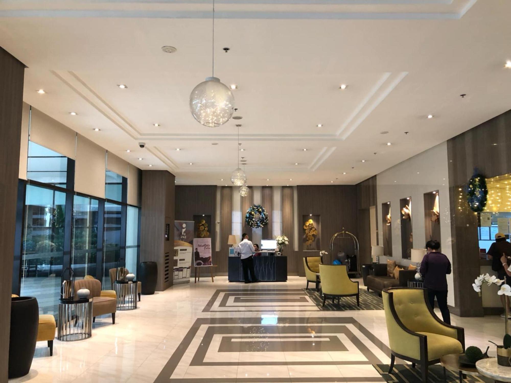 2 Bedroom 81 Newport Unit At Naia Terminal 3 *