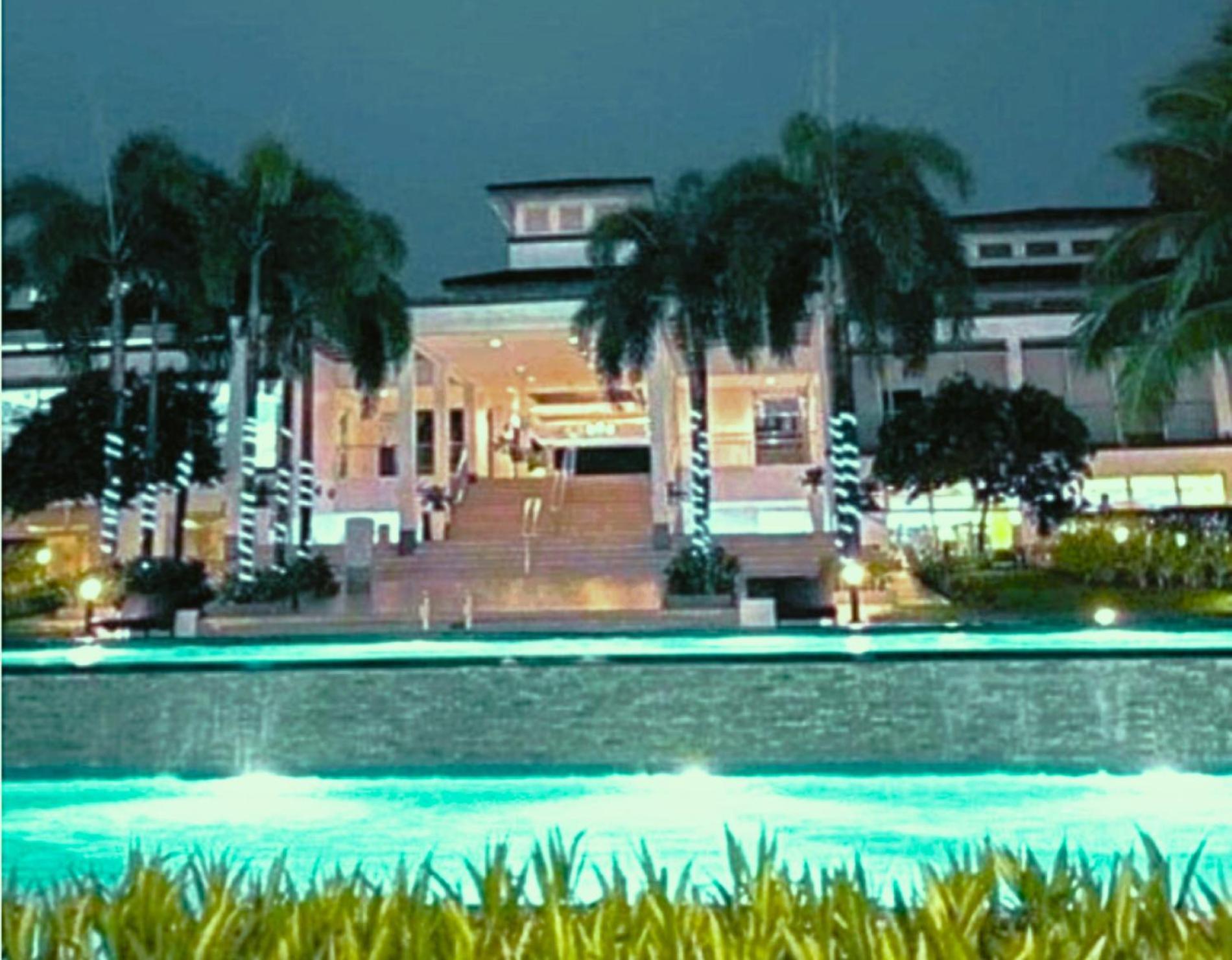 Tropical Bliss Grass Sm North Qc Mla Manila