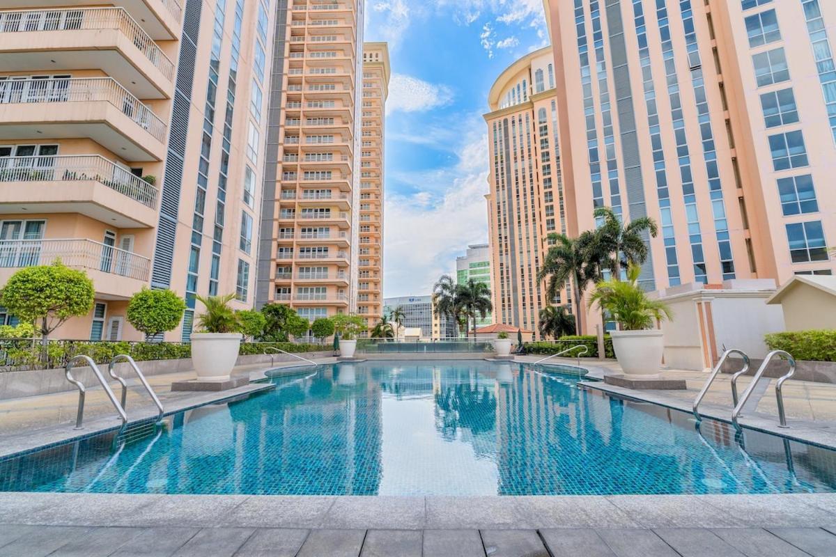 Luxe With 180 Stunning Views Manila