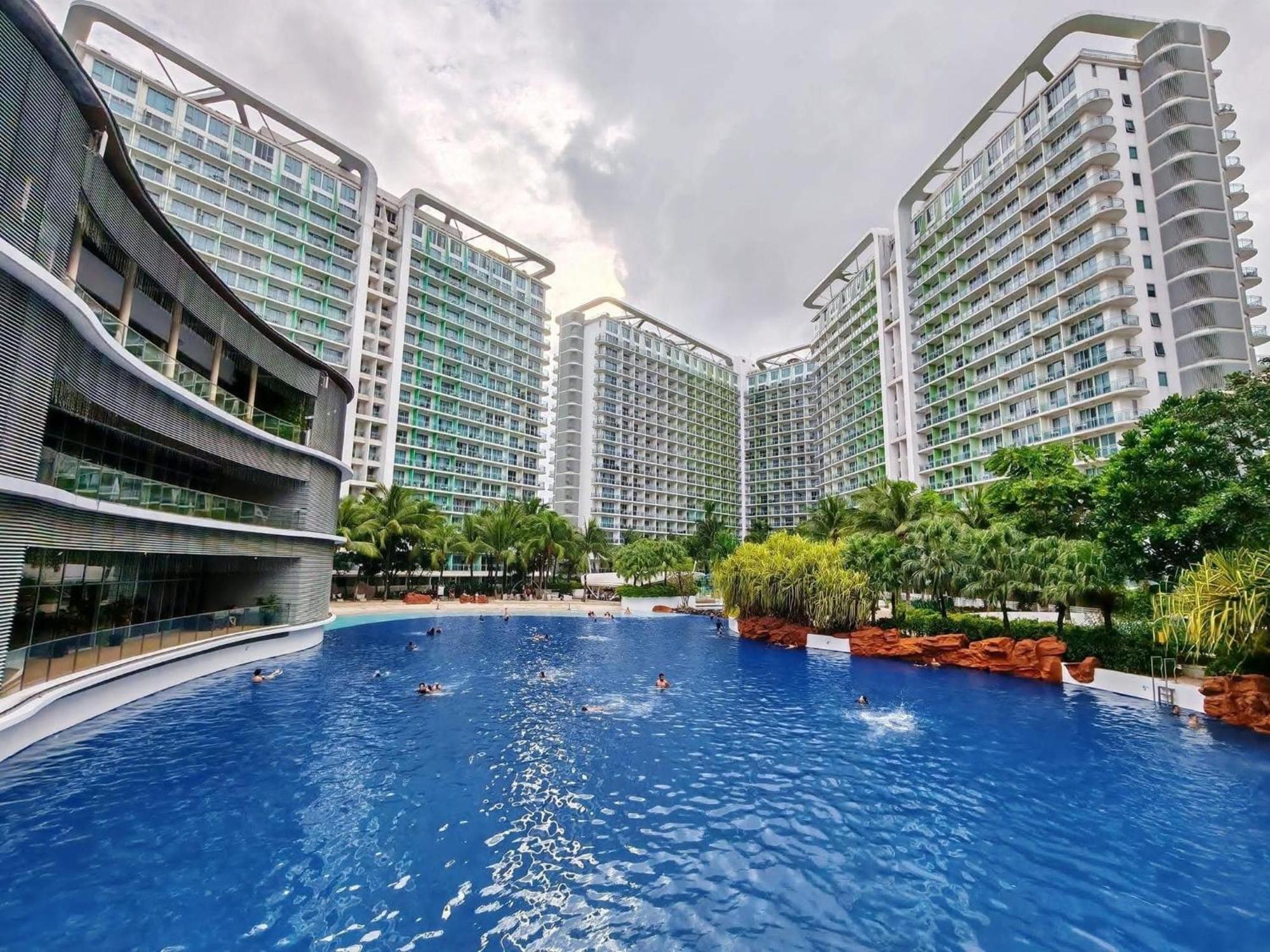 Avi's Azure Staycation Apartment *