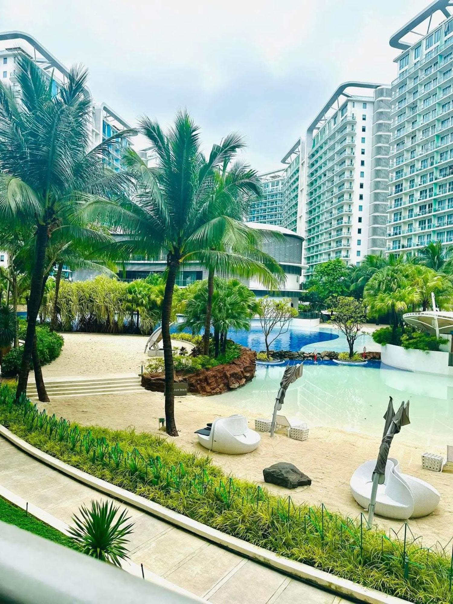 Avi's Azure Staycation Apartment *