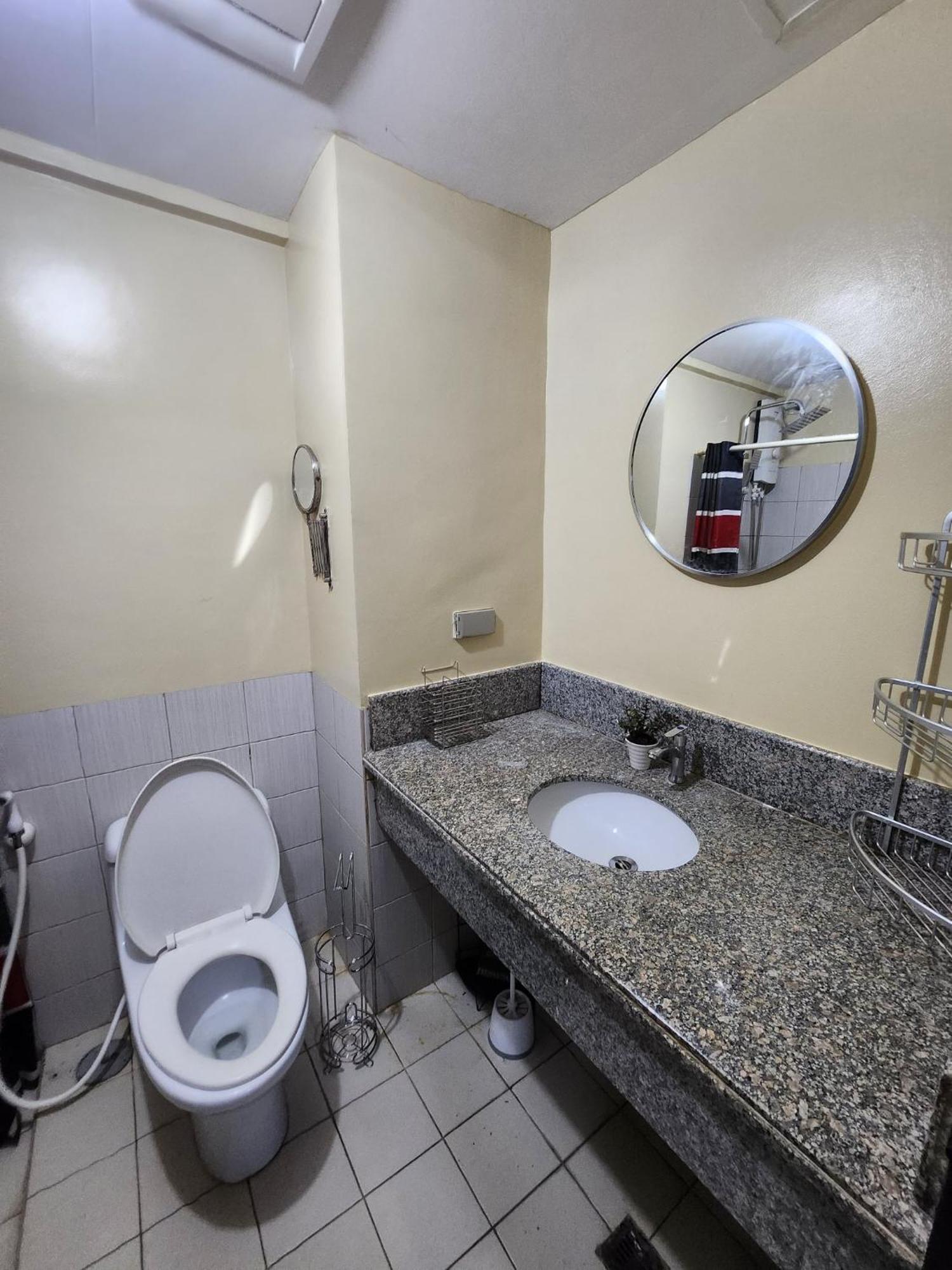 2br Near Bgc Apartment *
