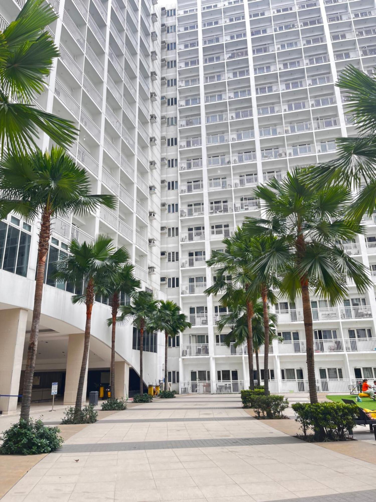 Hiraya Staycation Aparthotel *
