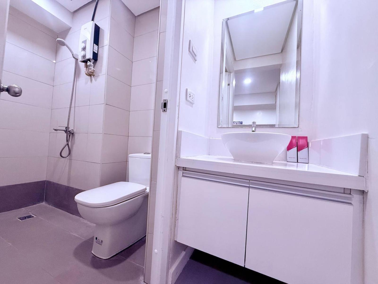 Sapphire Seaview Park Near Okada, Solaire, Moa, Naia Airport *