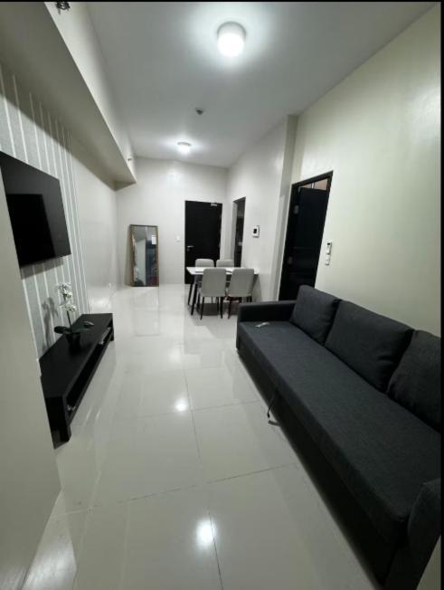 C12f Jrm Staycation Naia T3 Near Airport With Parking Manila