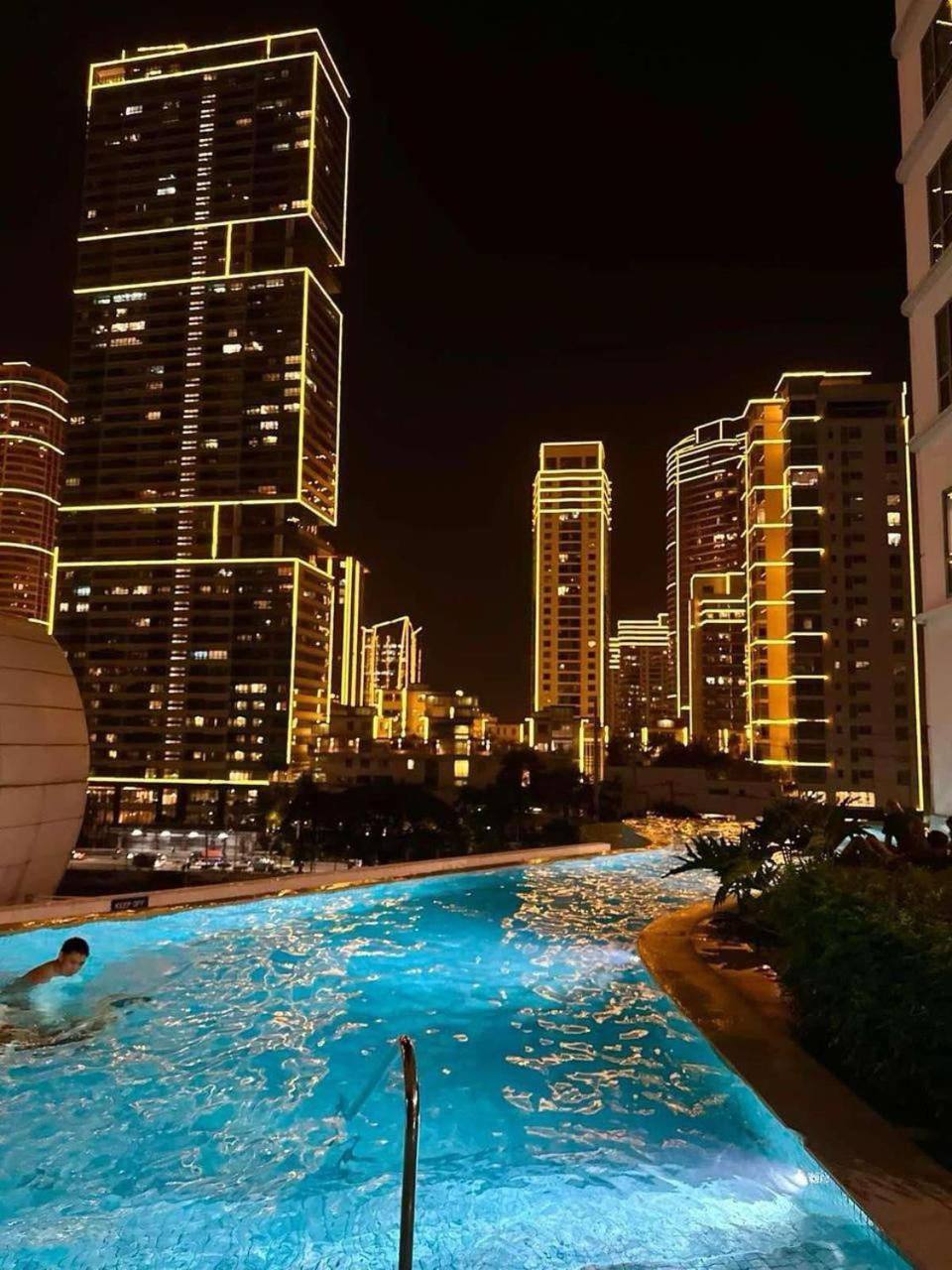 Gregs Crib * Manila