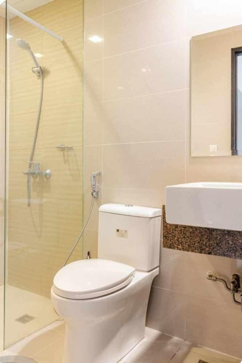 San Antonio One Br Unit 222 Work Station Makati Apartment