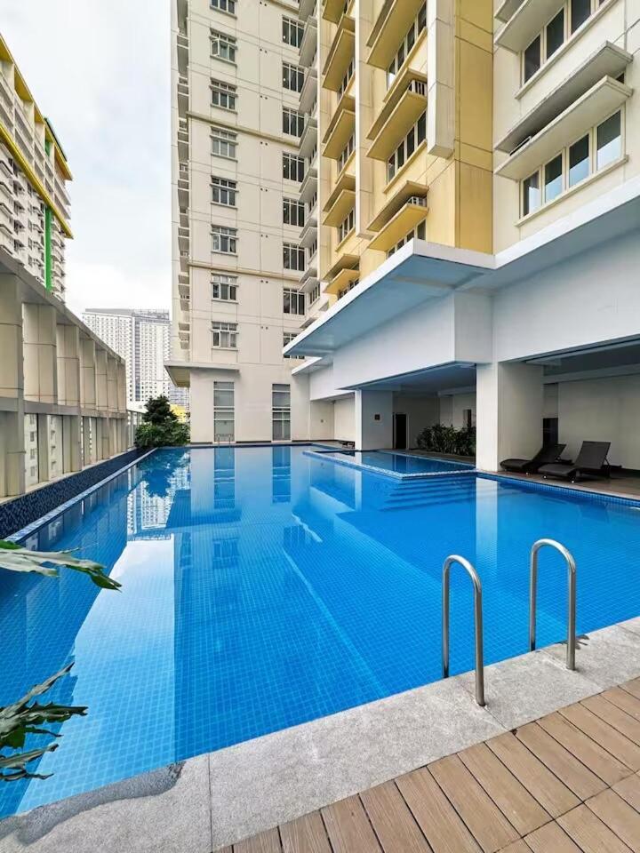 San Antonio One Br Unit 222 Work Station Makati Apartment Manila