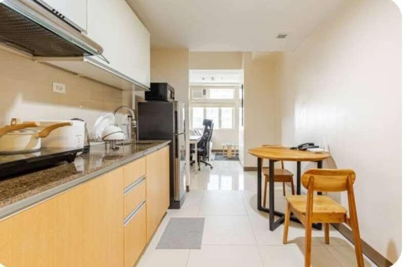 San Antonio One Br Unit 222 Work Station Makati Apartment