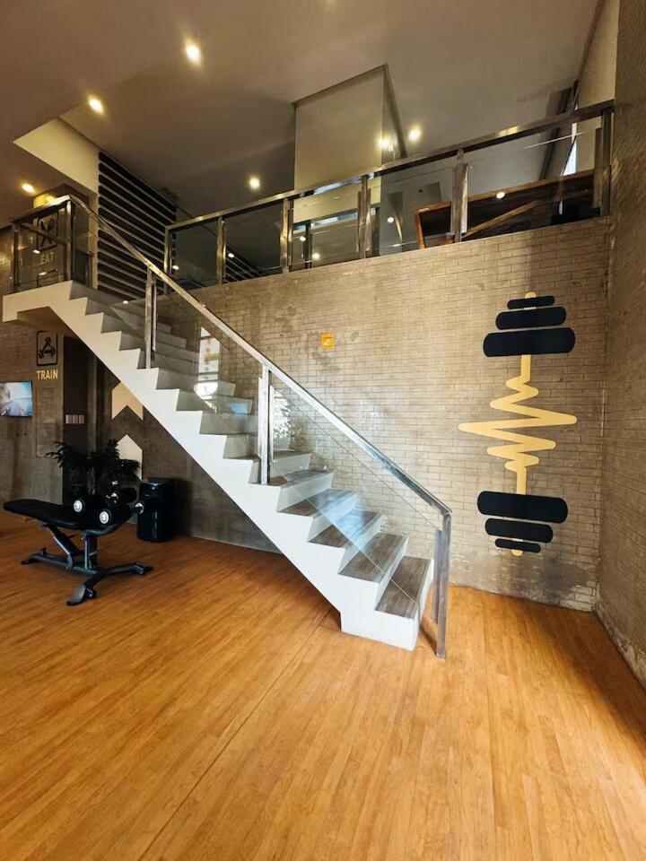 San Antonio One Br Unit 222 Work Station Makati Apartment
