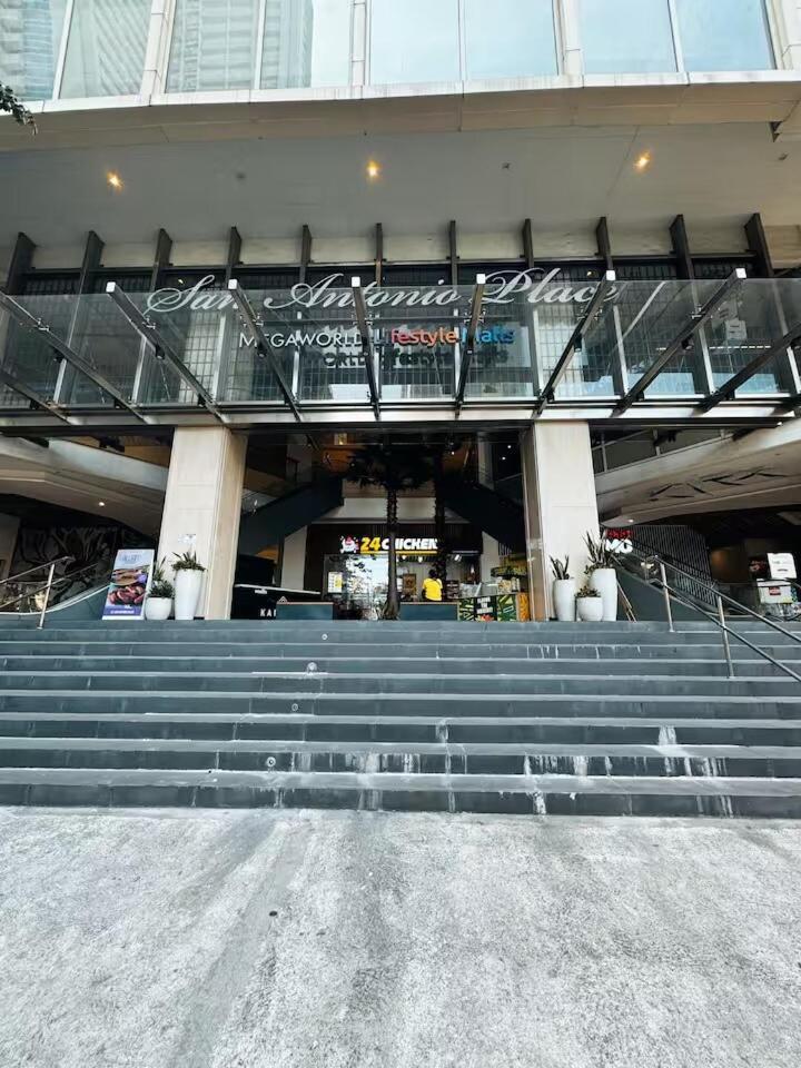 San Antonio One Br Unit 222 Work Station Makati Apartment *