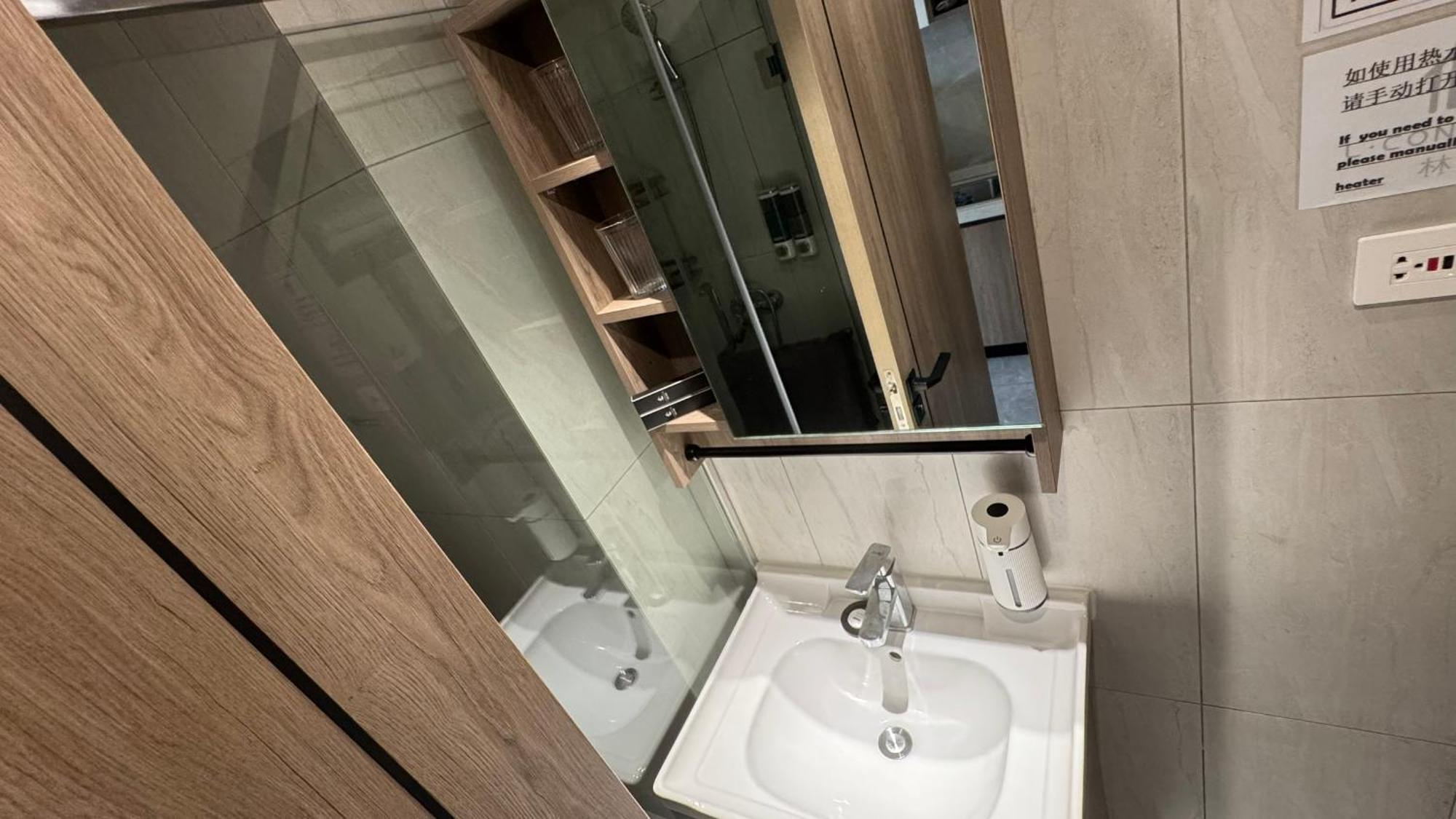 Hotel Lcondotel Premium Manila Pitx 4*