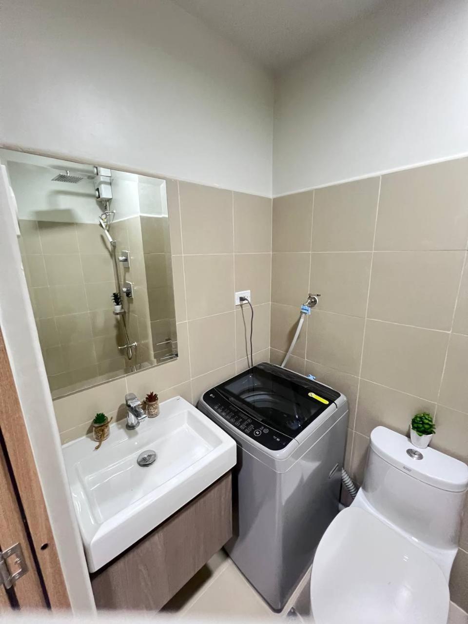 Unistay Shore 3 Pool View W Balcony Near Moa * Manila