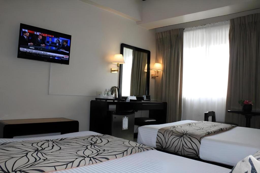 Palm Hotel Manila