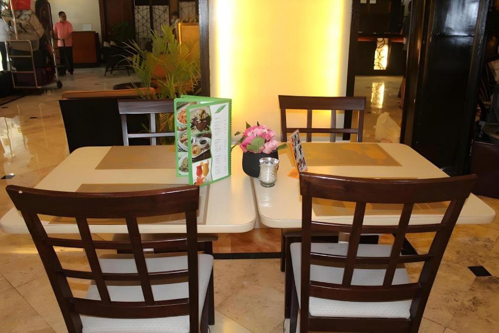 Palm Hotel