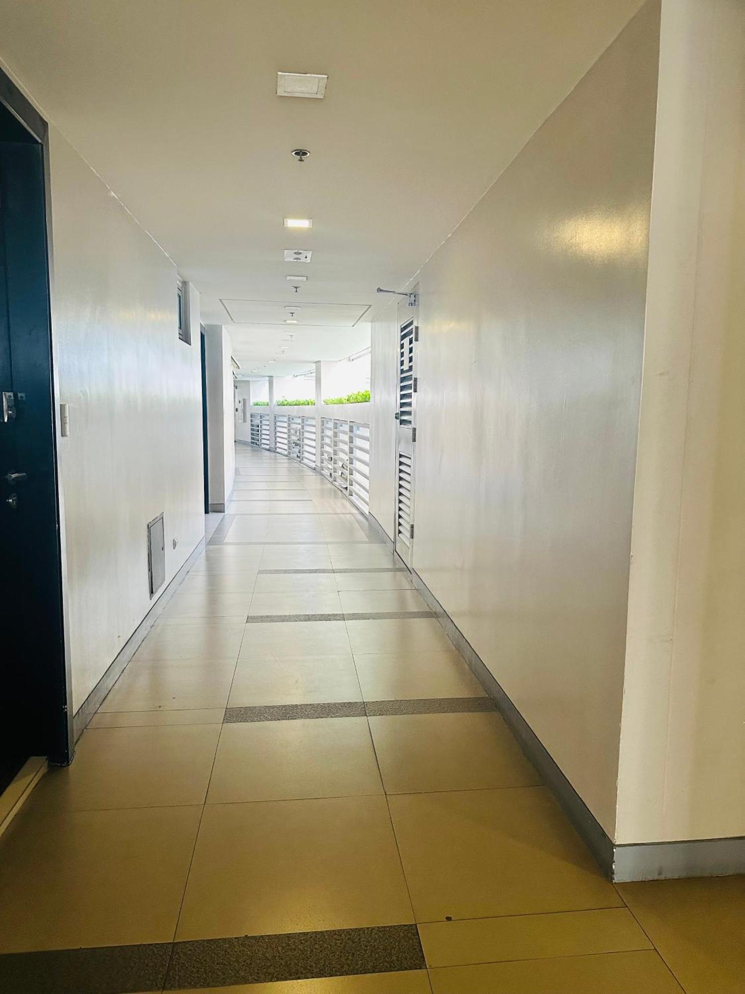 Aparthotel We Vibe, 81 Newport Blvd Across Naia 3