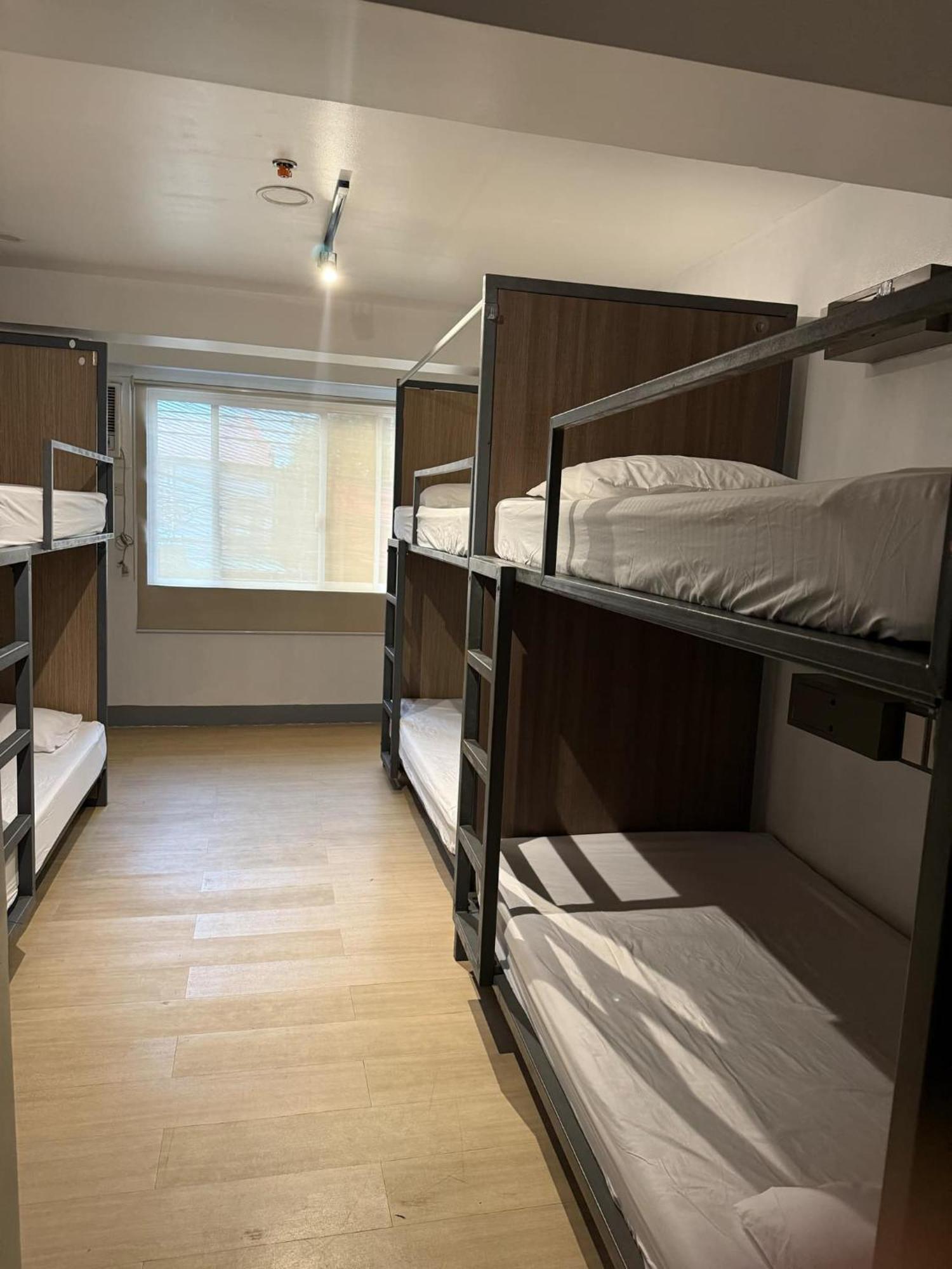 Hostel Acasa *