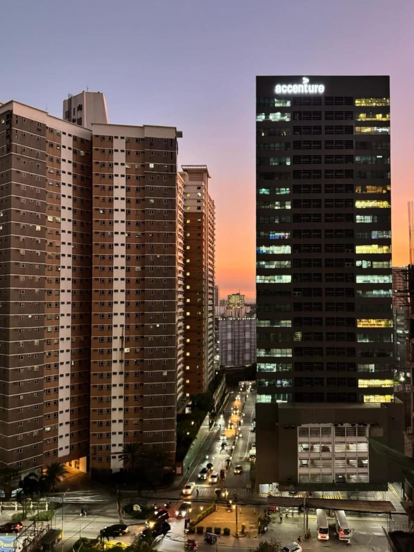 Camari Mandaluyong Staycation 1 With Ps4, 400mbps Wifi, Pool, Netflix Near Mrt Boni, Bgc, Megamall, Makati Apartment *