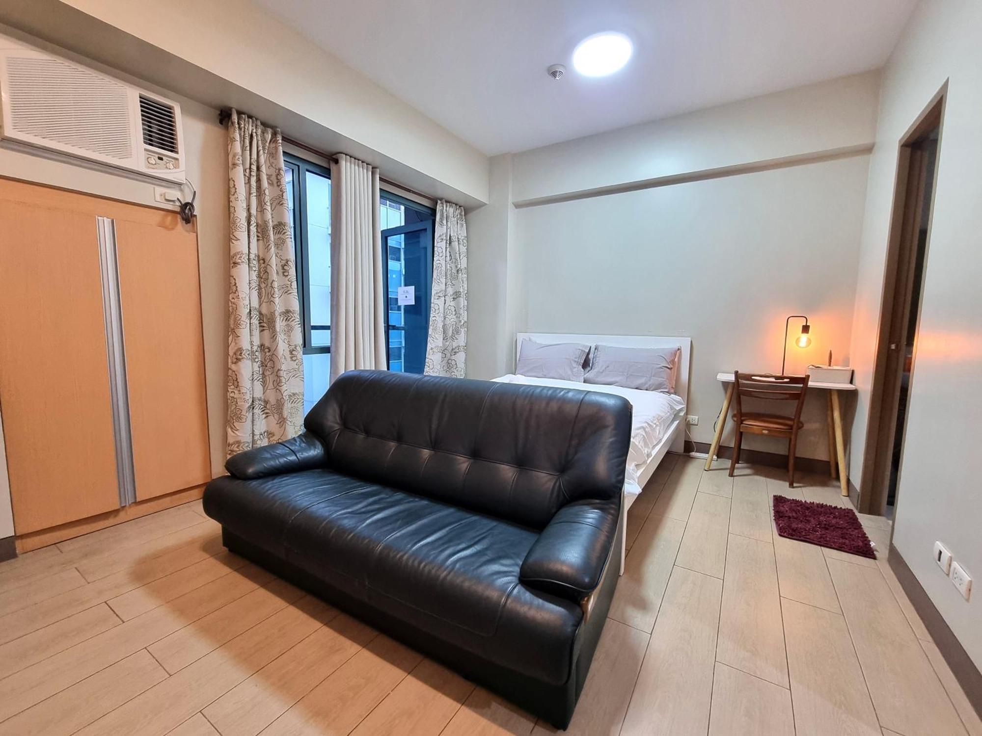 Apartment Palm Tree Near Mnl Airport Terminal 3 By Elr