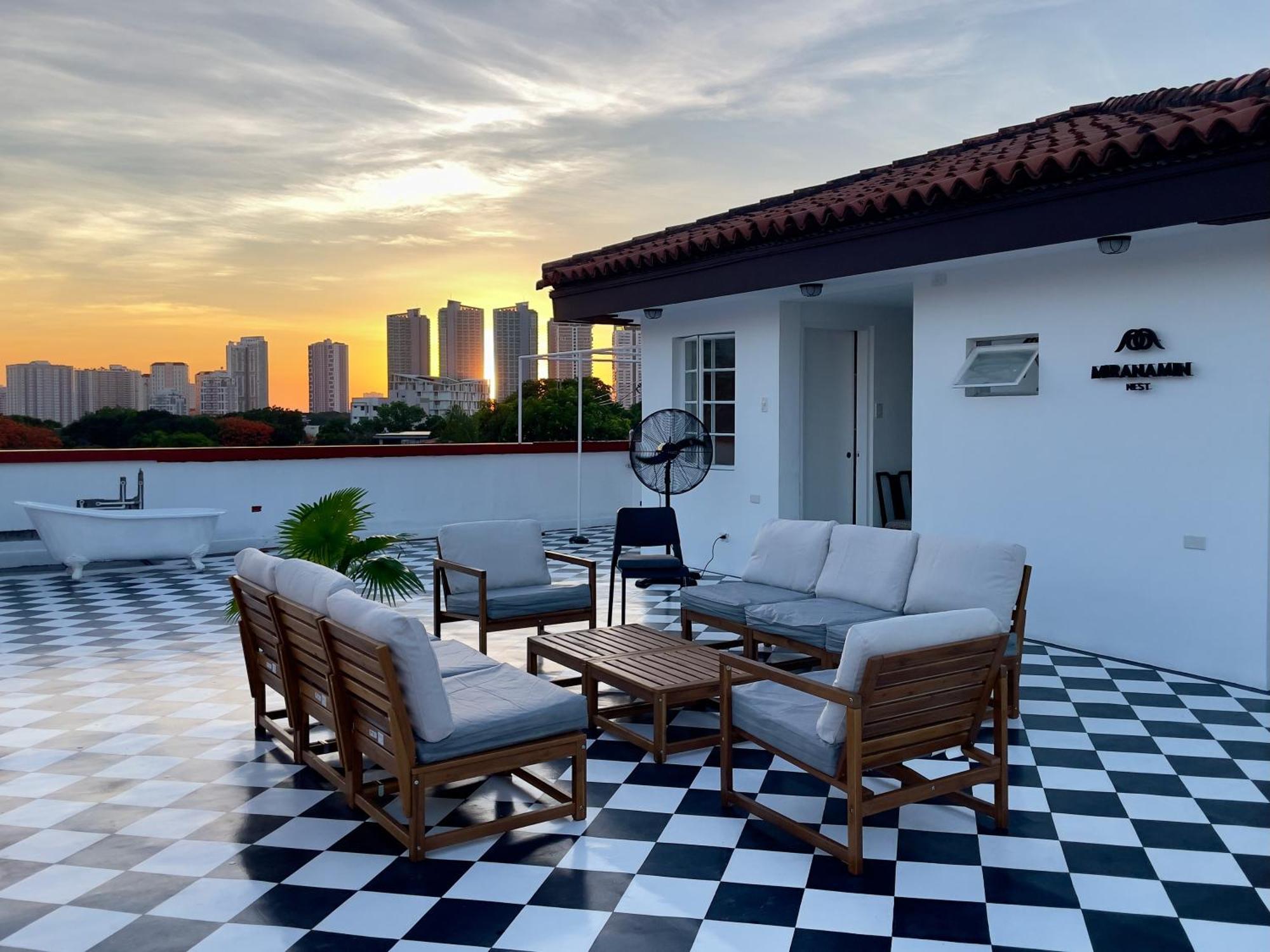 Miranamin Nest Kamantigi - Pet Friendly, Shared Kitchen, Historical Home! Manila