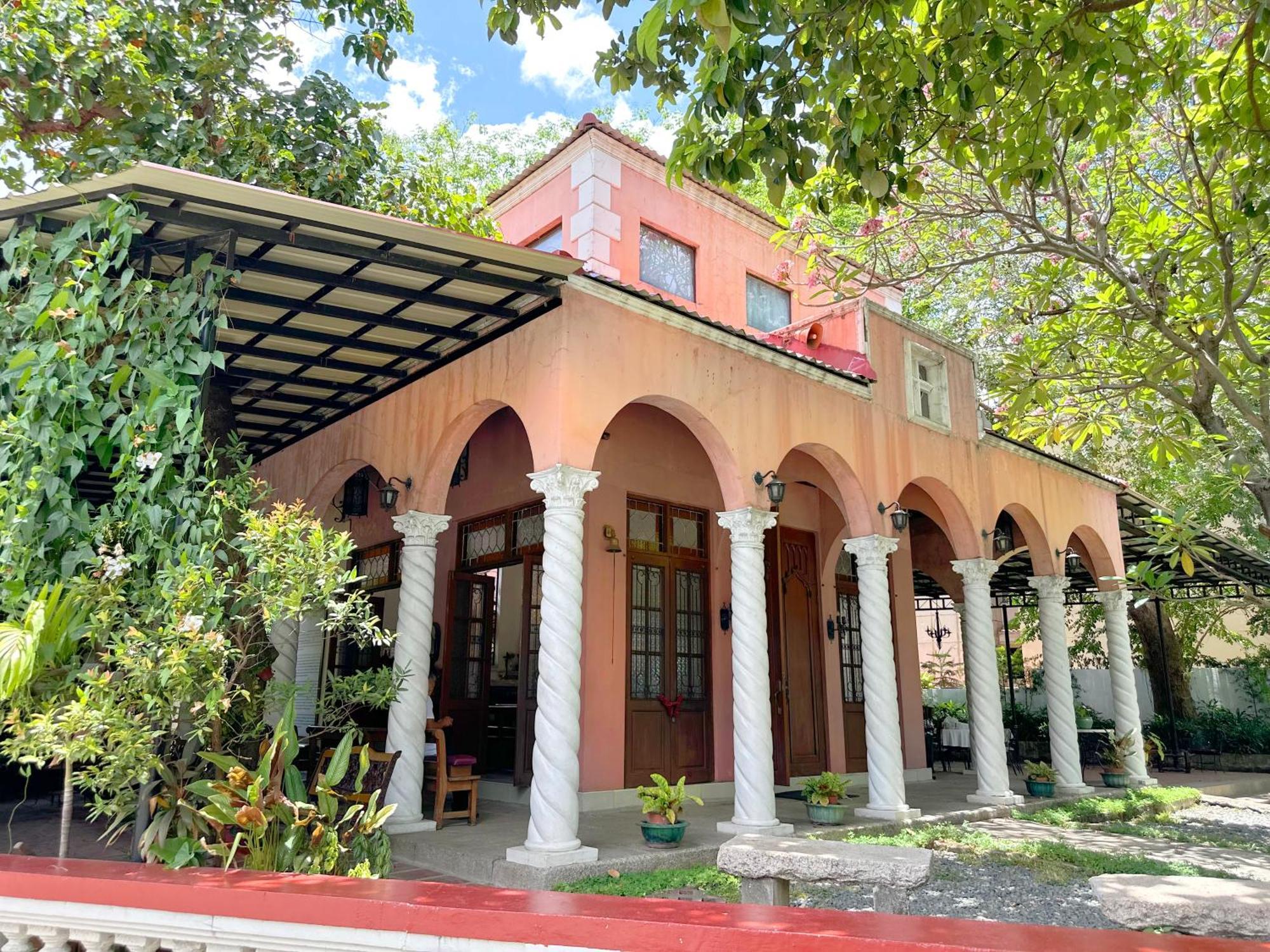 Apartment Miranamin Nest Kamantigi - Pet Friendly, Shared Kitchen, Historical Home!