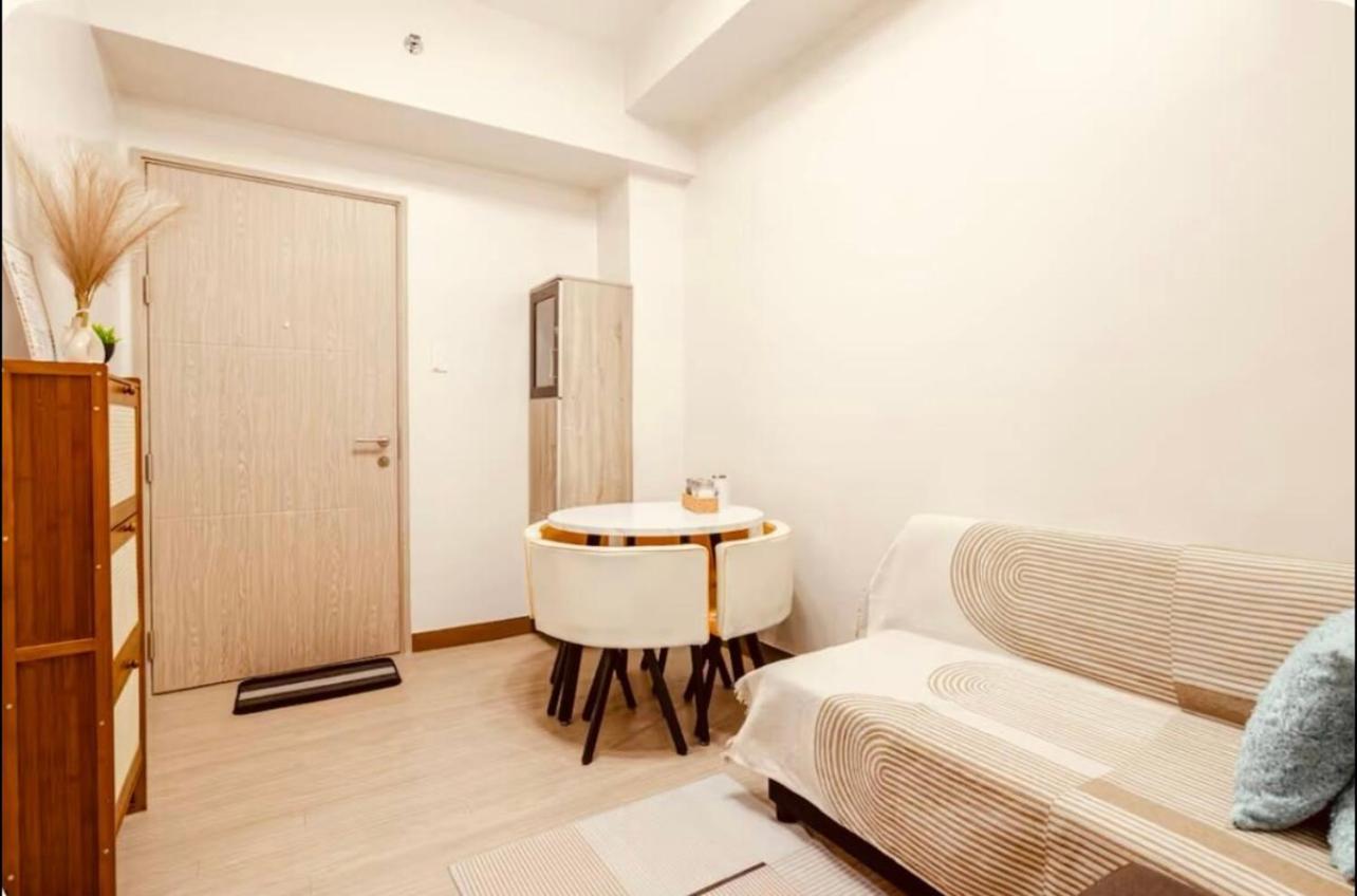 Apartment 2 Bedroom Trees Residences Netflix Games Karaoke