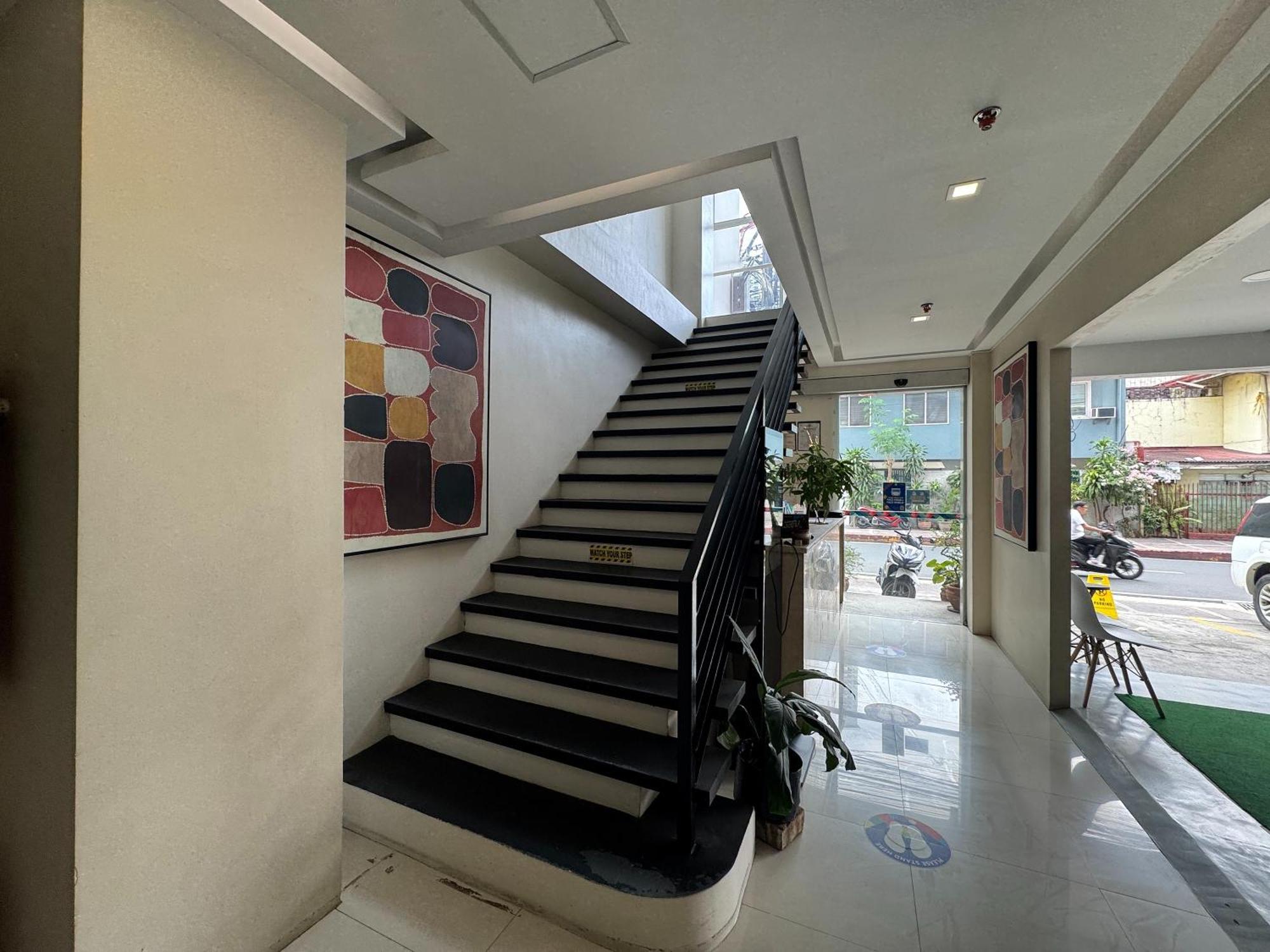 The Circuit Manor Near Ayala Malls Circuit Hotel