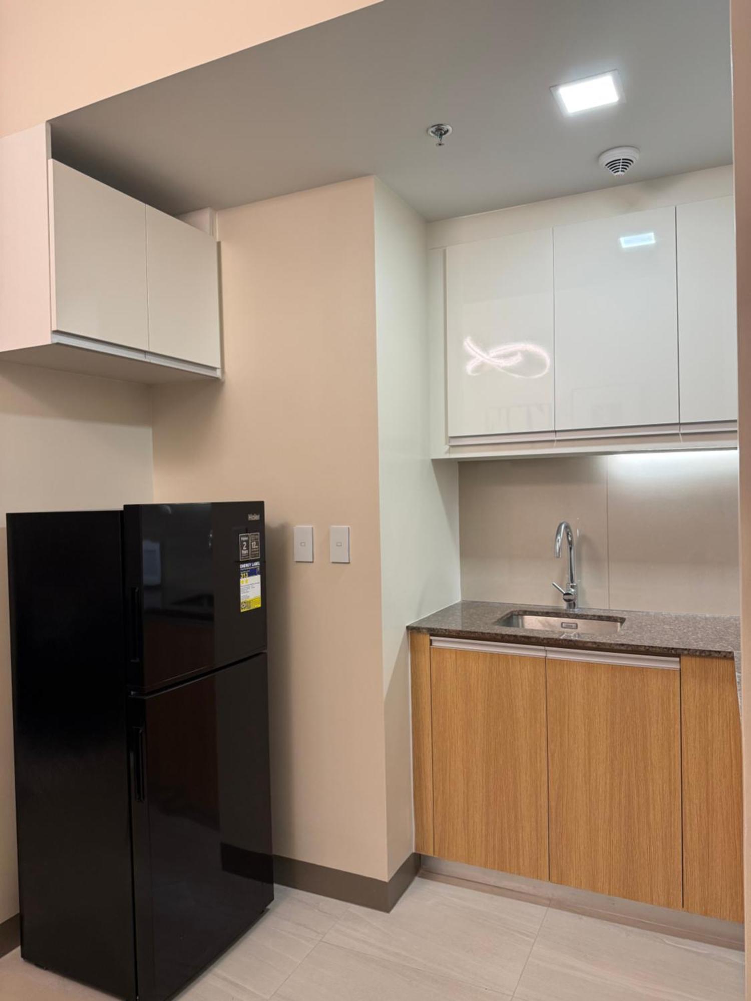 Luxurious Modern Cozy Bayview Pool View 1 2 3 Bedrooms Near Airports Okada Solaire Moa Apartment