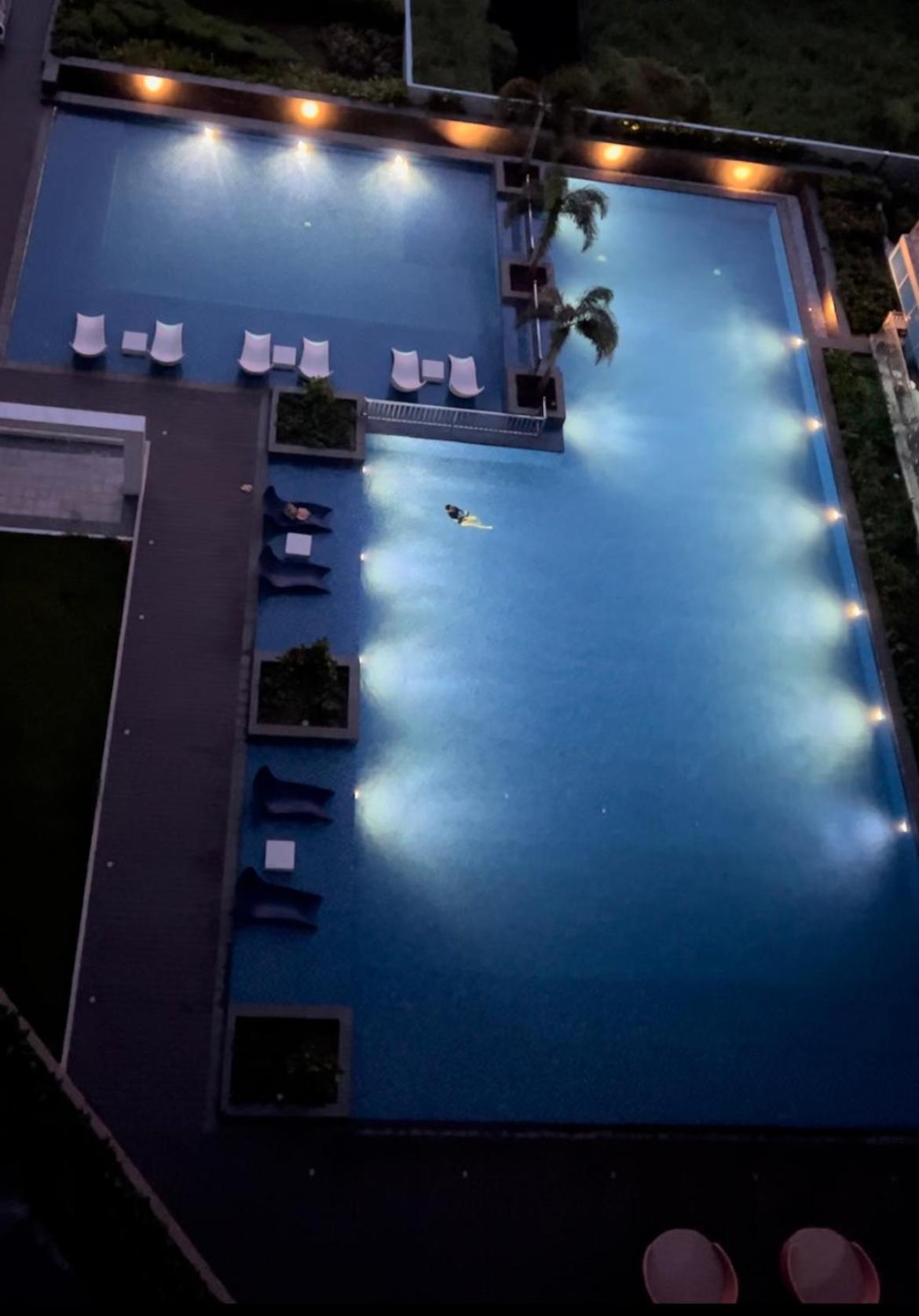 Luxurious Modern Cozy Bayview Pool View 1 2 3 Bedrooms Near Airports Okada Solaire Moa Apartment