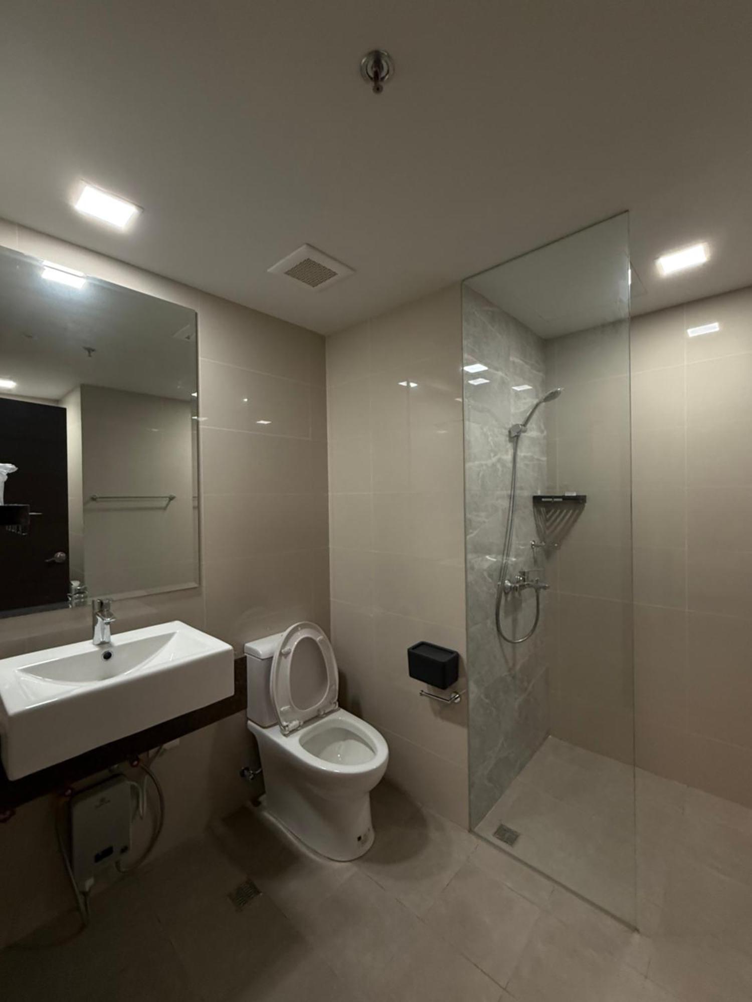 Luxurious Modern Cozy Bayview Pool View 1 2 3 Bedrooms Near Airports Okada Solaire Moa Apartment Manila