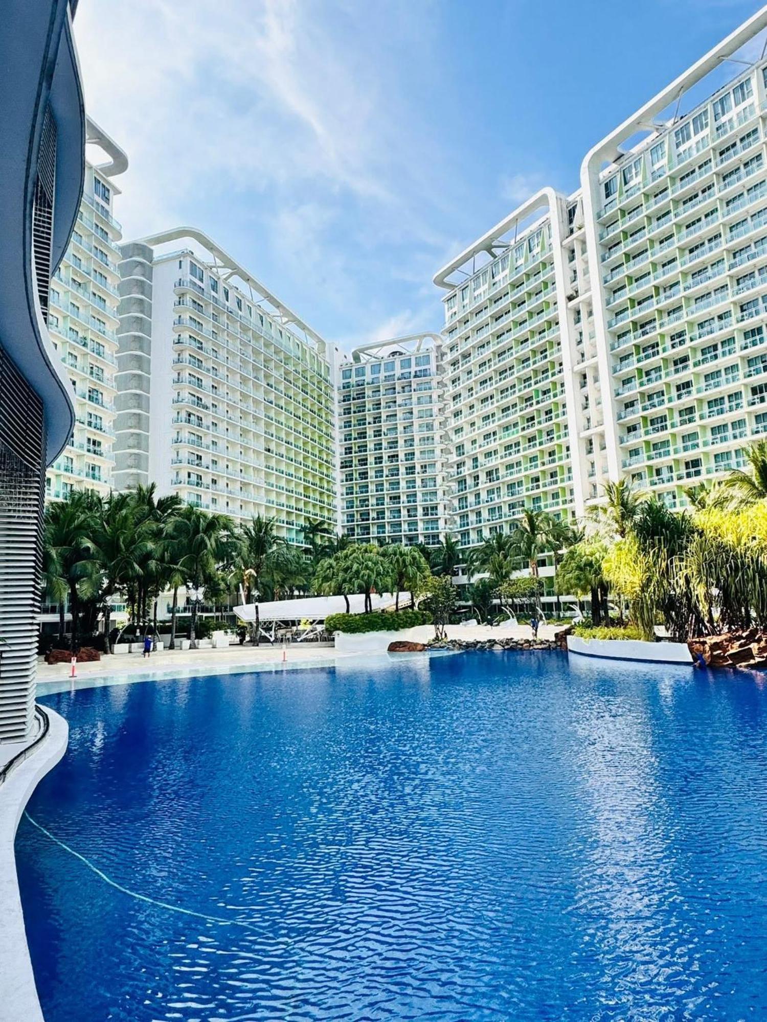 Azure Urban Paranaque Velvet Horiyama Aparthotel