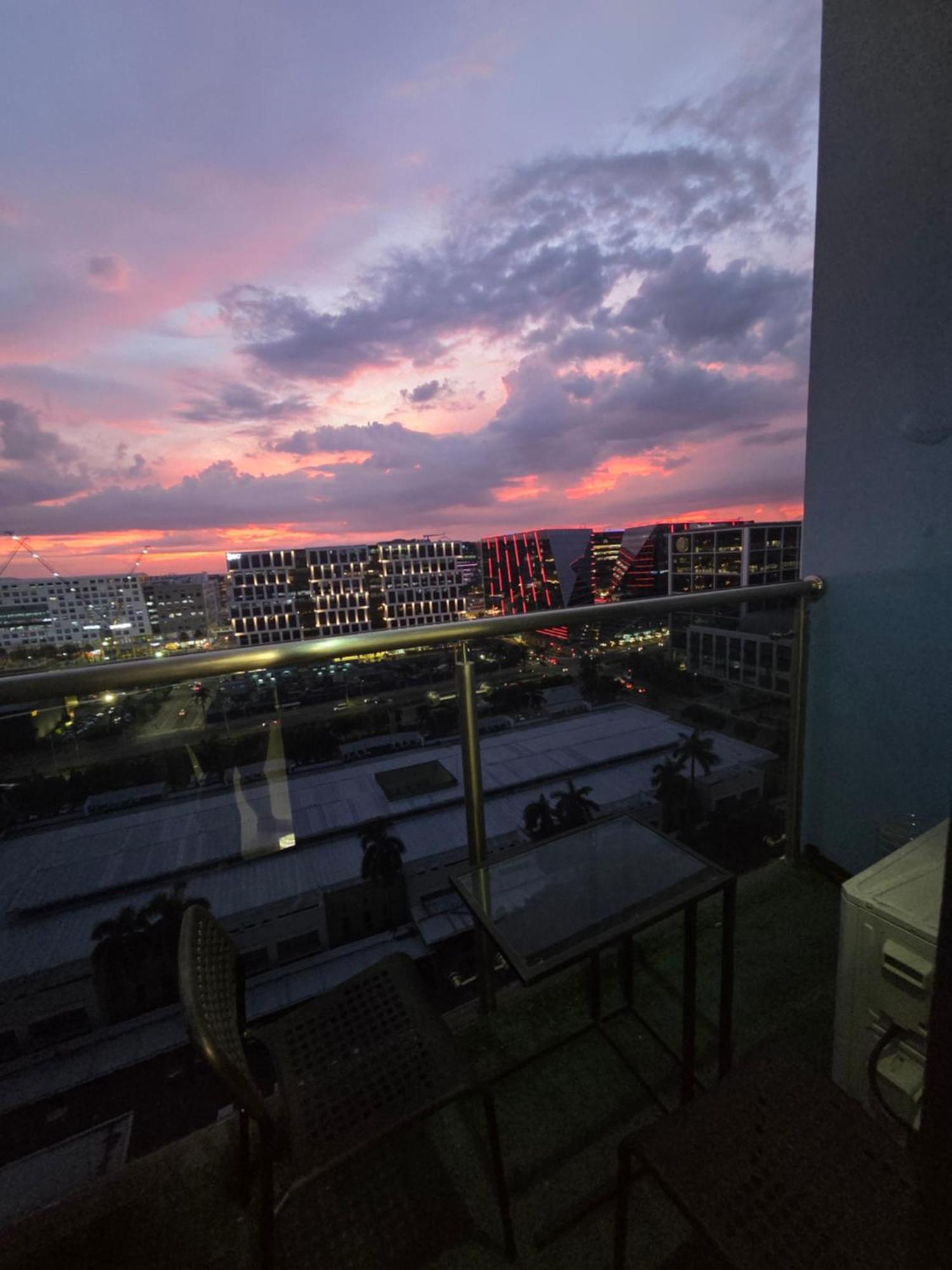 Apartment Cityscape At Shore 3 Manila