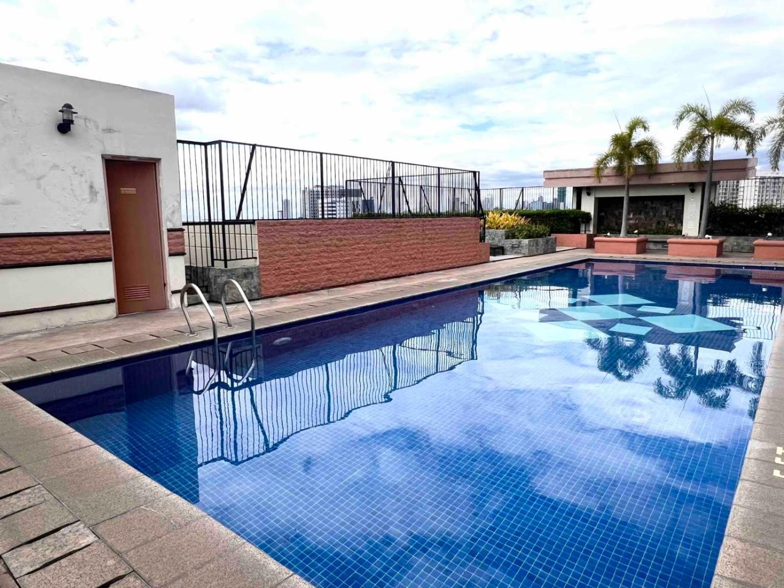 Heart Of Bgc Apartment Manila