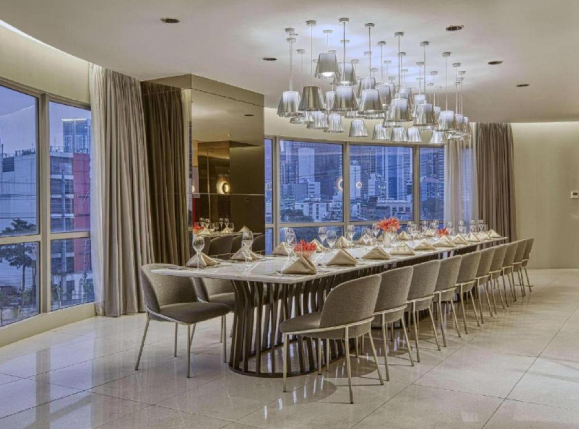 Novotel Residences Manila Luxury With Pool & Gym Access At Acqua 5* Mandaluyong