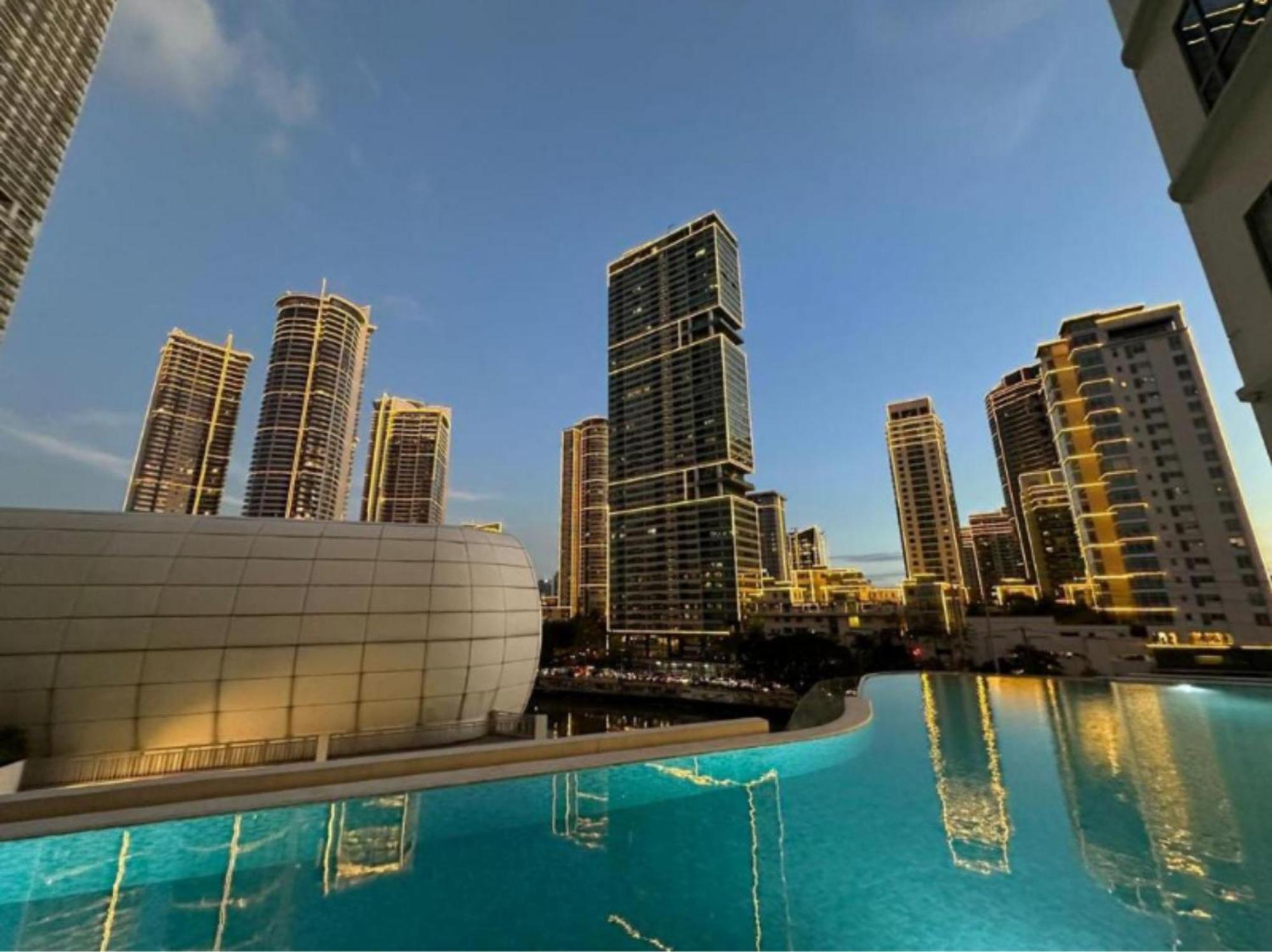 Novotel Residences Manila Luxury With Pool & Gym Access At Acqua Hotel