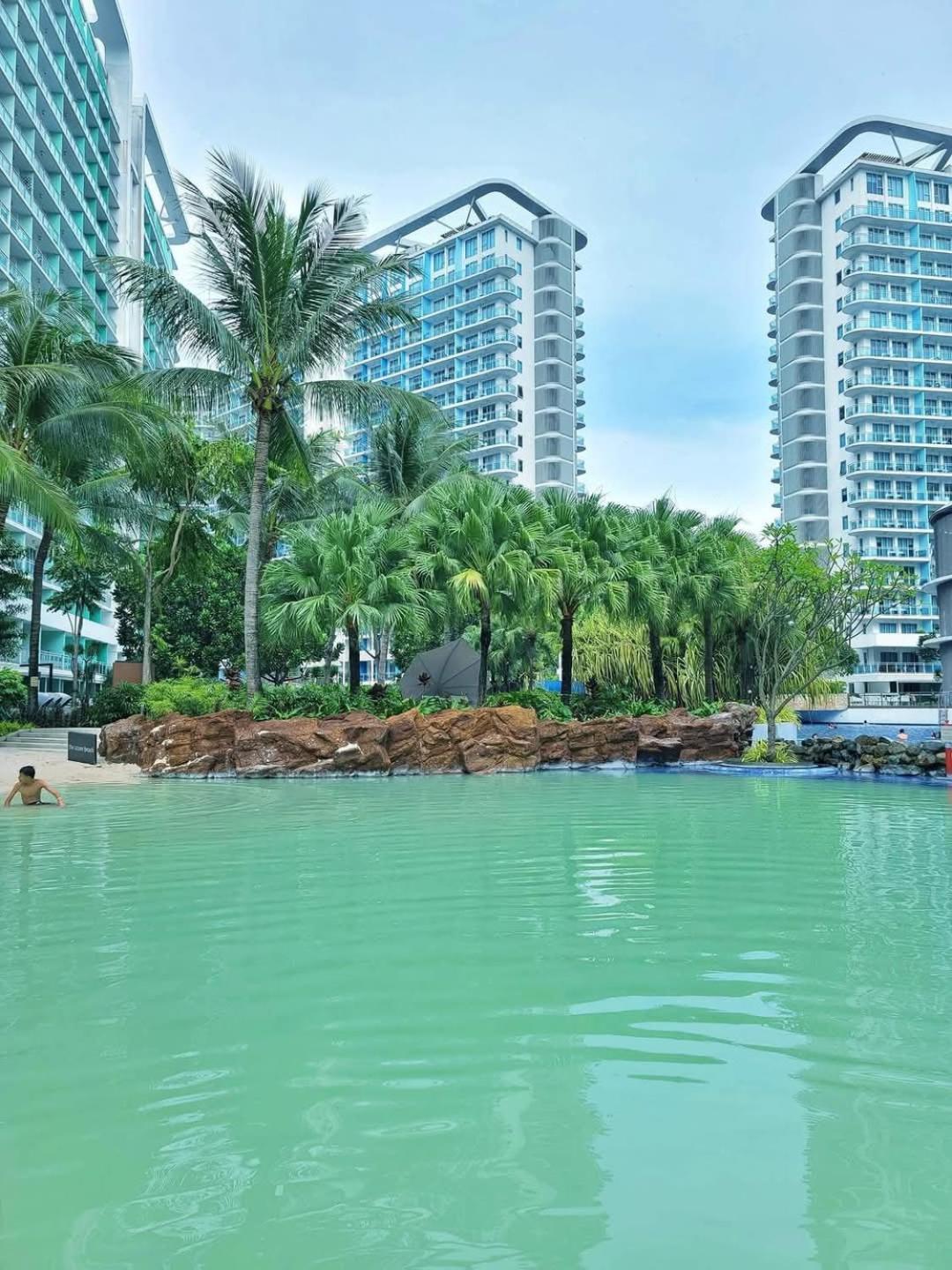 Escape Haven Azure - Rio East *