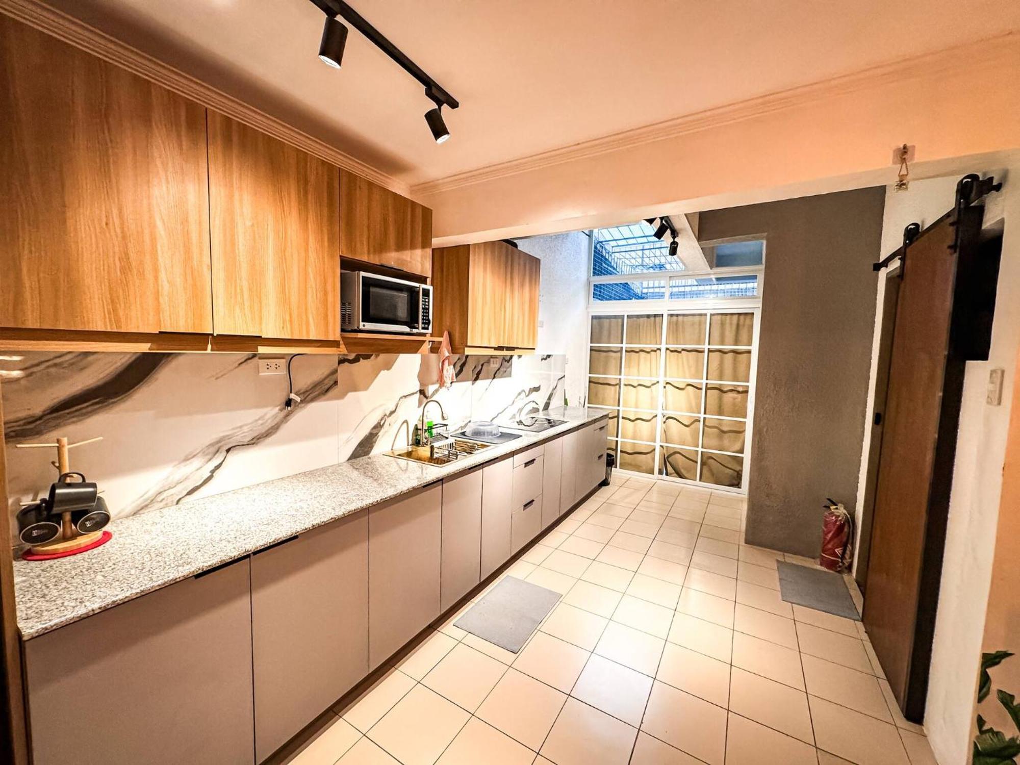 Spacious 4br With Garage, 8-12guests, Near Airport * Manila