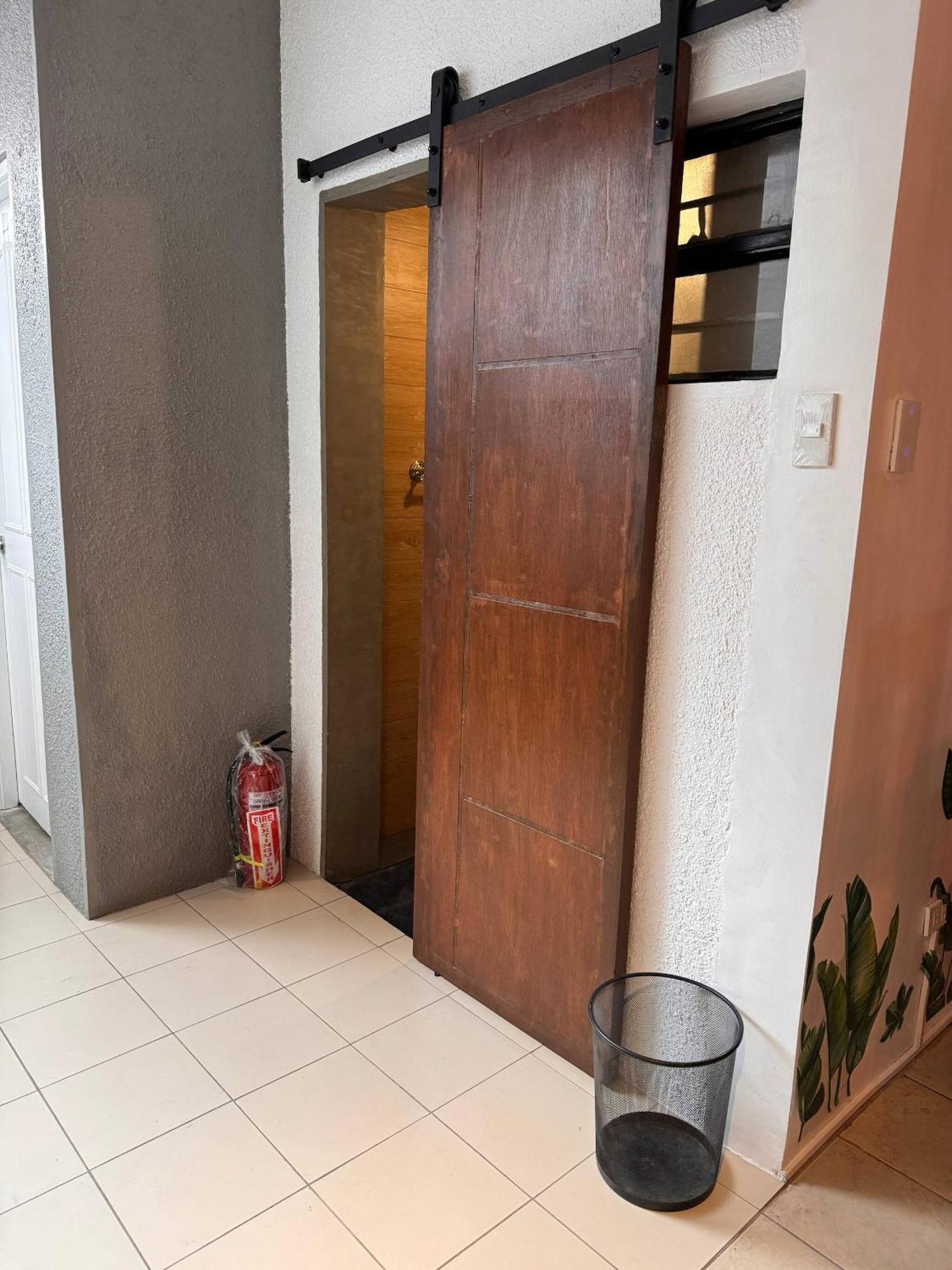 Spacious 4br With Garage, 8-12guests, Near Airport