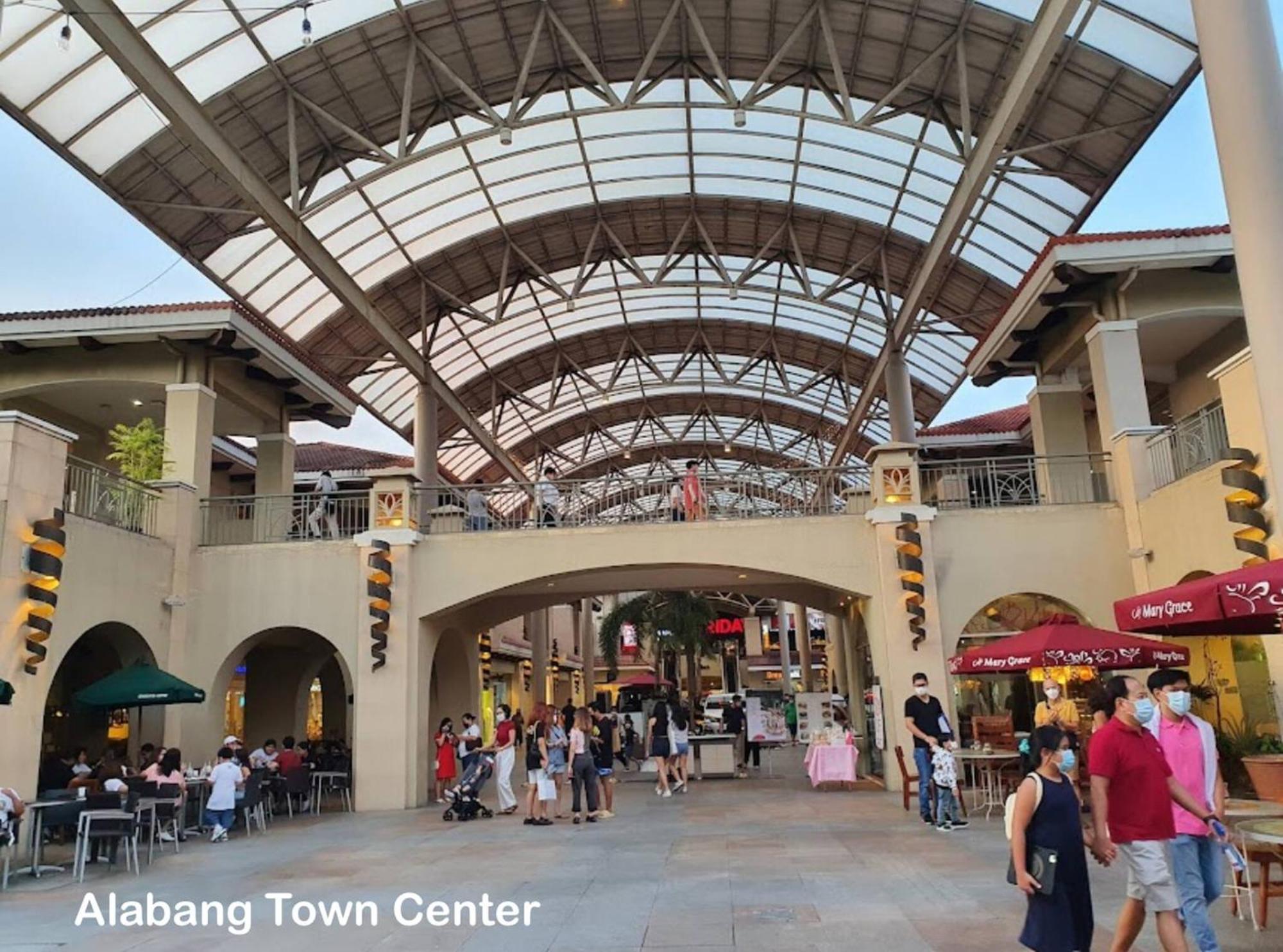 Spacious 4br With Garage, 8-12guests, Near Airport Manila