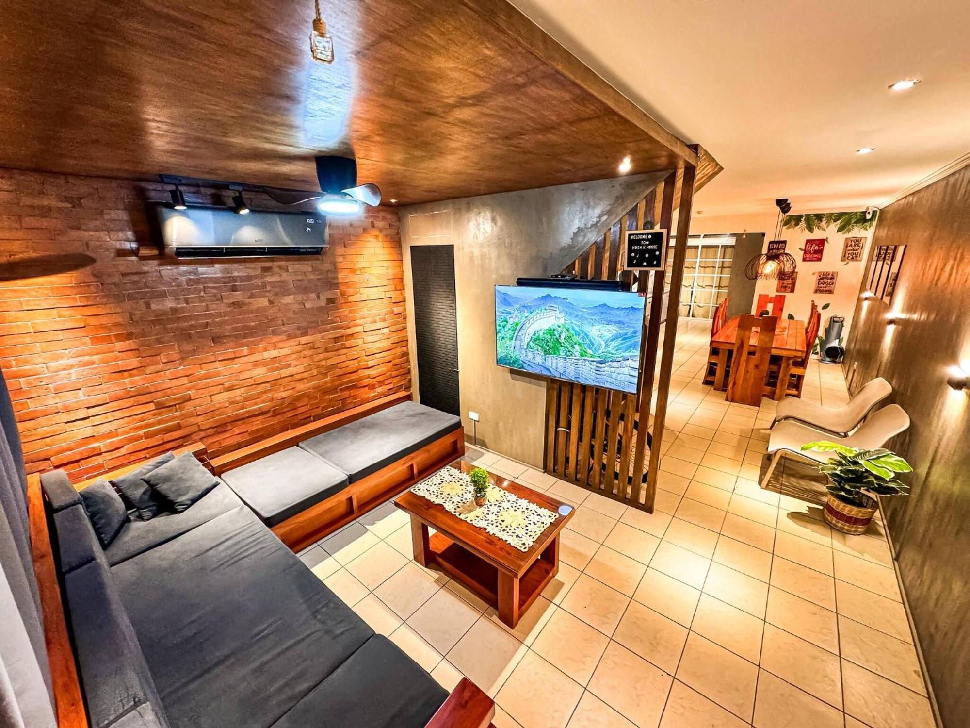 Holiday home Spacious 4br With Garage, 8-12guests, Near Airport Manila
