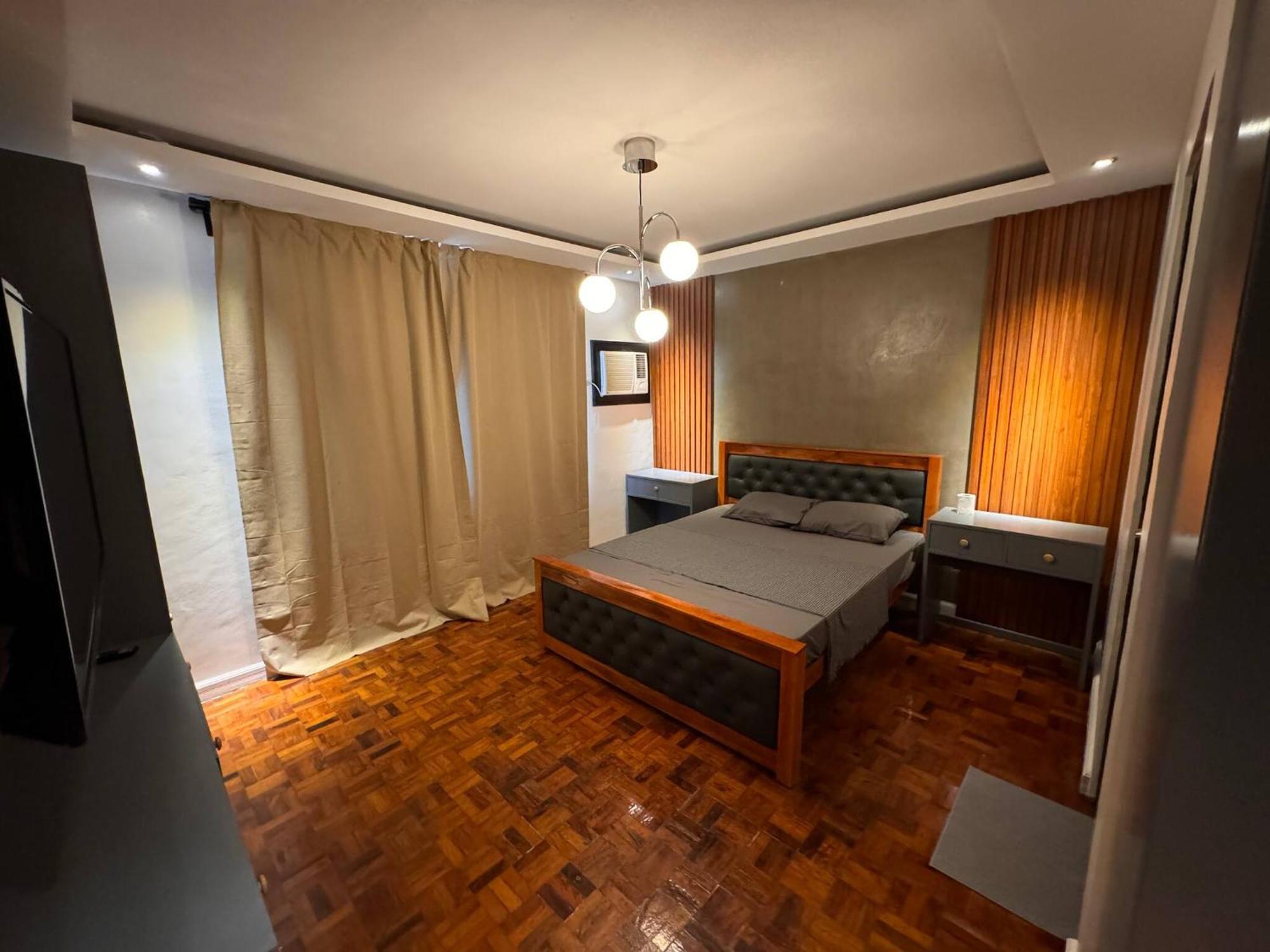 Holiday home Spacious 4br With Garage, 8-12guests, Near Airport Manila