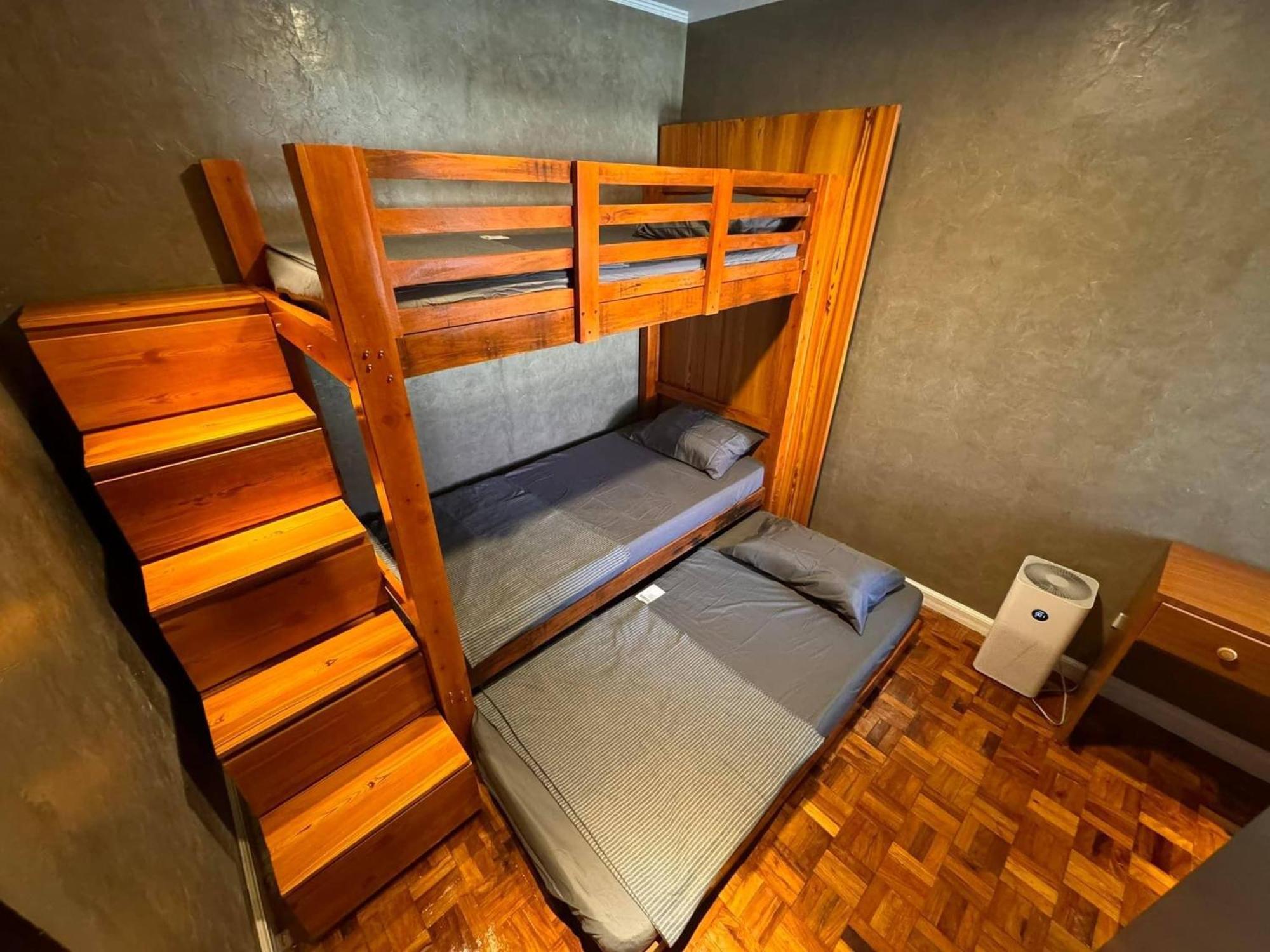 Holiday home Spacious 4br With Garage, 8-12guests, Near Airport Manila